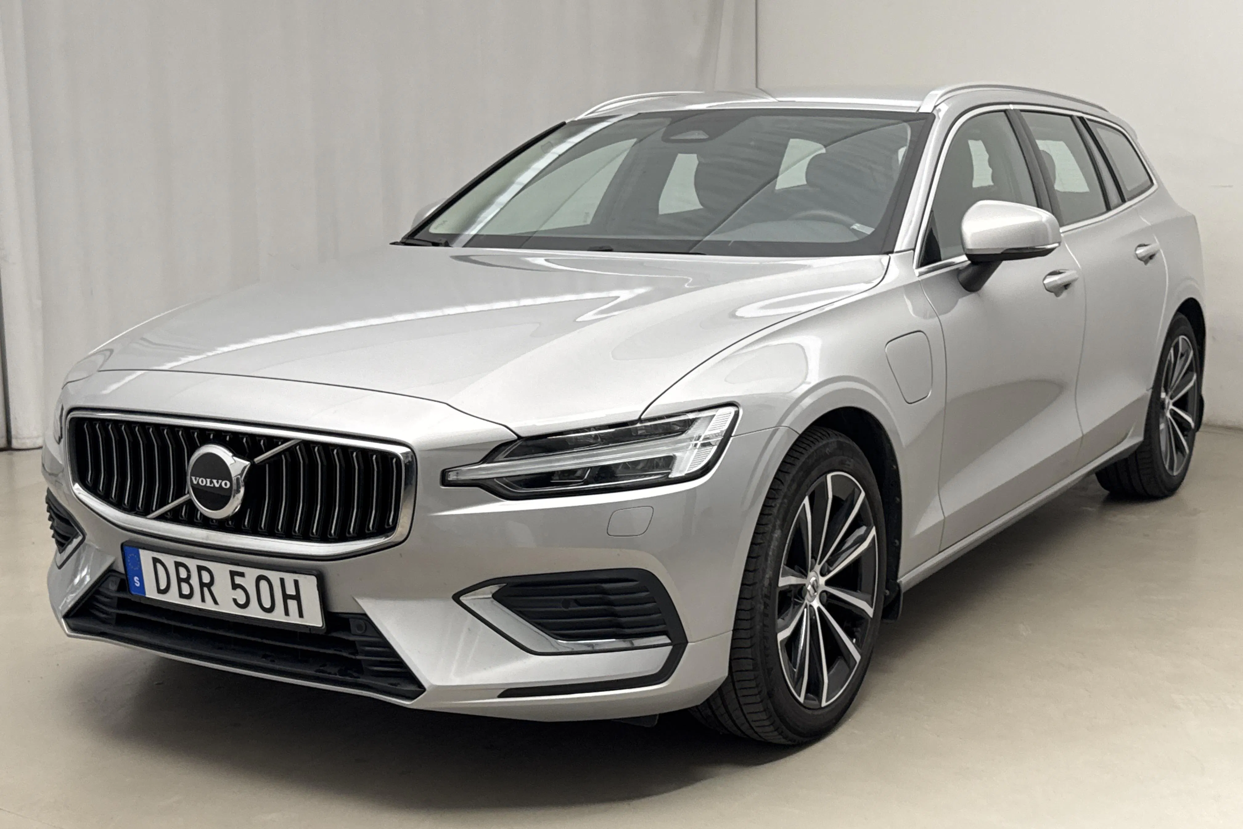 Presentation photo 1 of 25: Volvo V60 T6 AWD Recharge (350hk) - 71 080 km - Automatic - silver - 2023