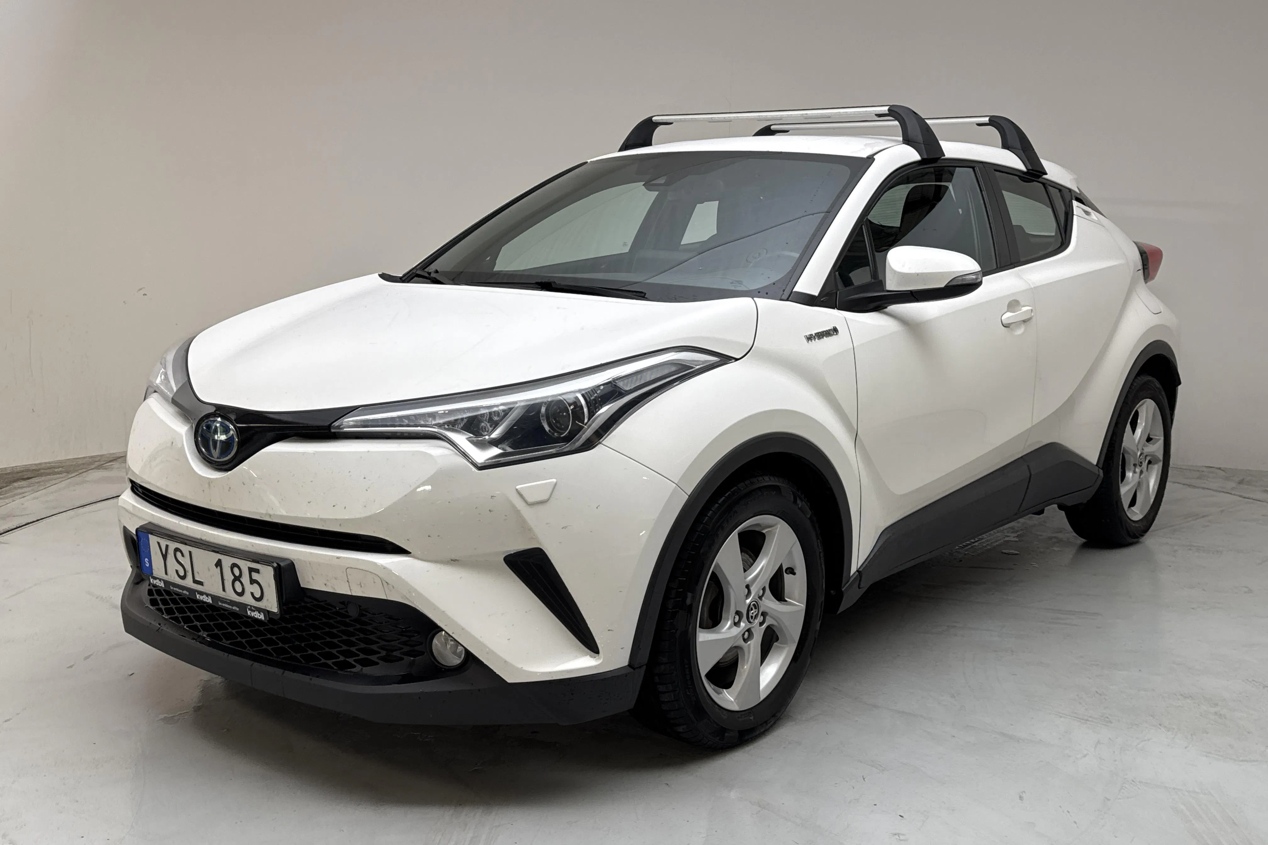 Presentationsfoto 1 av 14: Toyota C-HR 1.8 HSD (122hk) - 22 620 mil - Automat - vit - 2018
