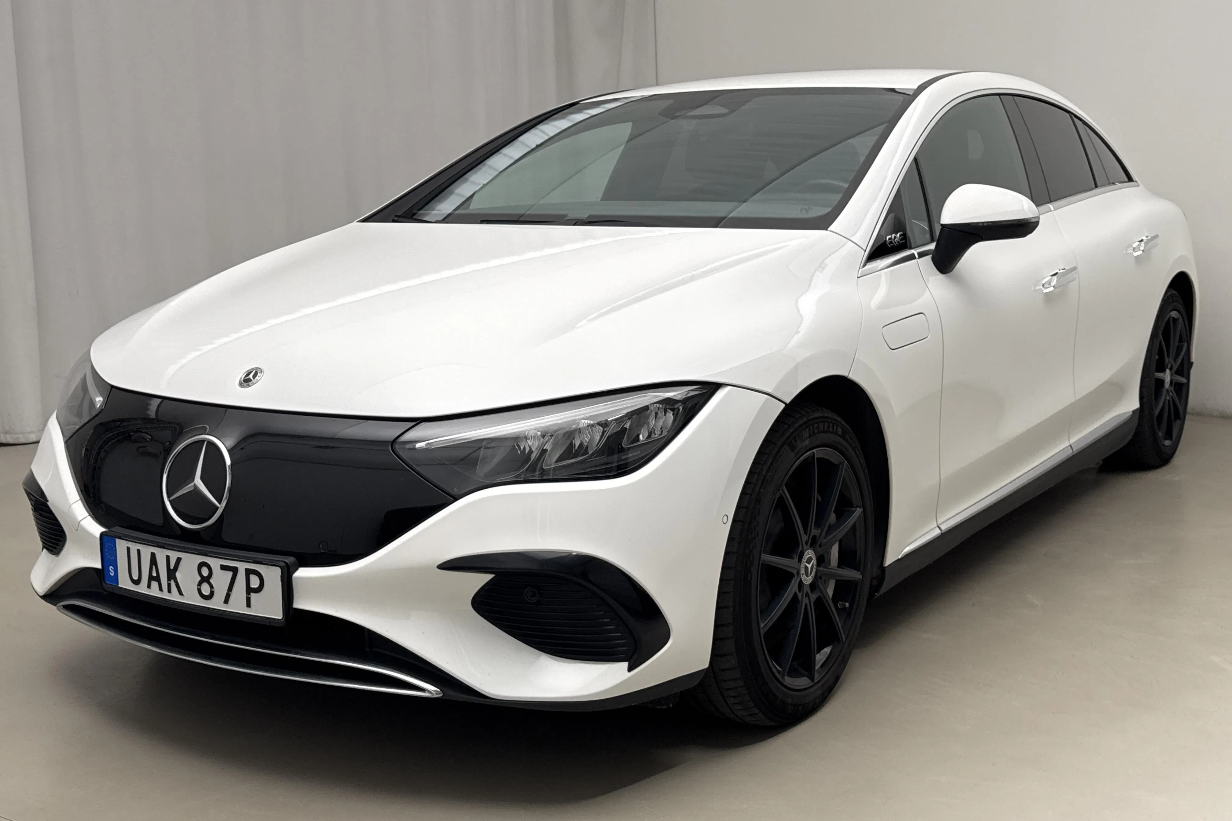 Presentation photo 1 of 23: Mercedes EQE 350+ V295 (292hk) - 126 940 km - Automatic - white - 2022