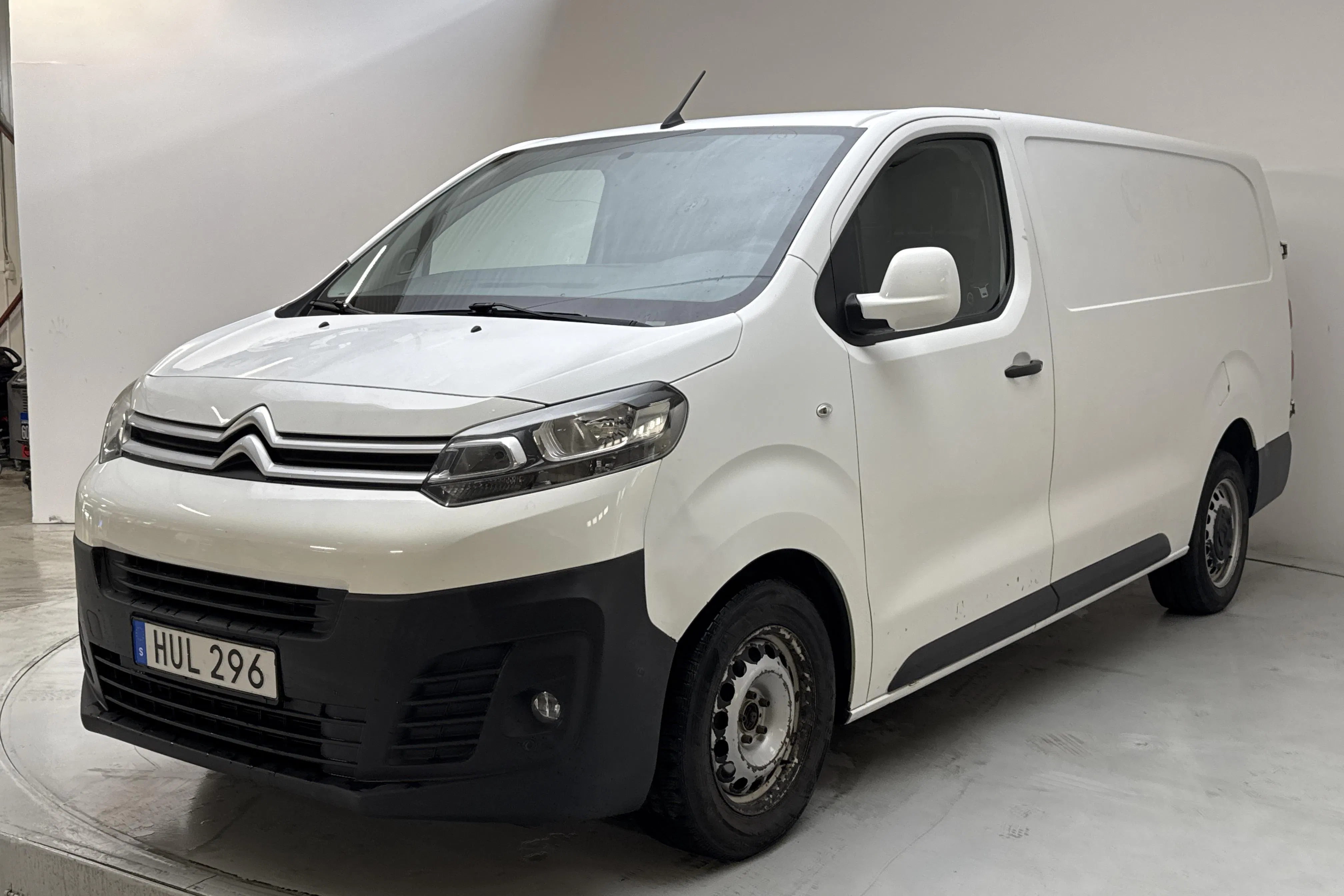 Presentation photo 1 of 11: Citroën Jumpy III 2.0 BlueHDI Skåp (120hk) - 150 170 km - Manual - white - 2017