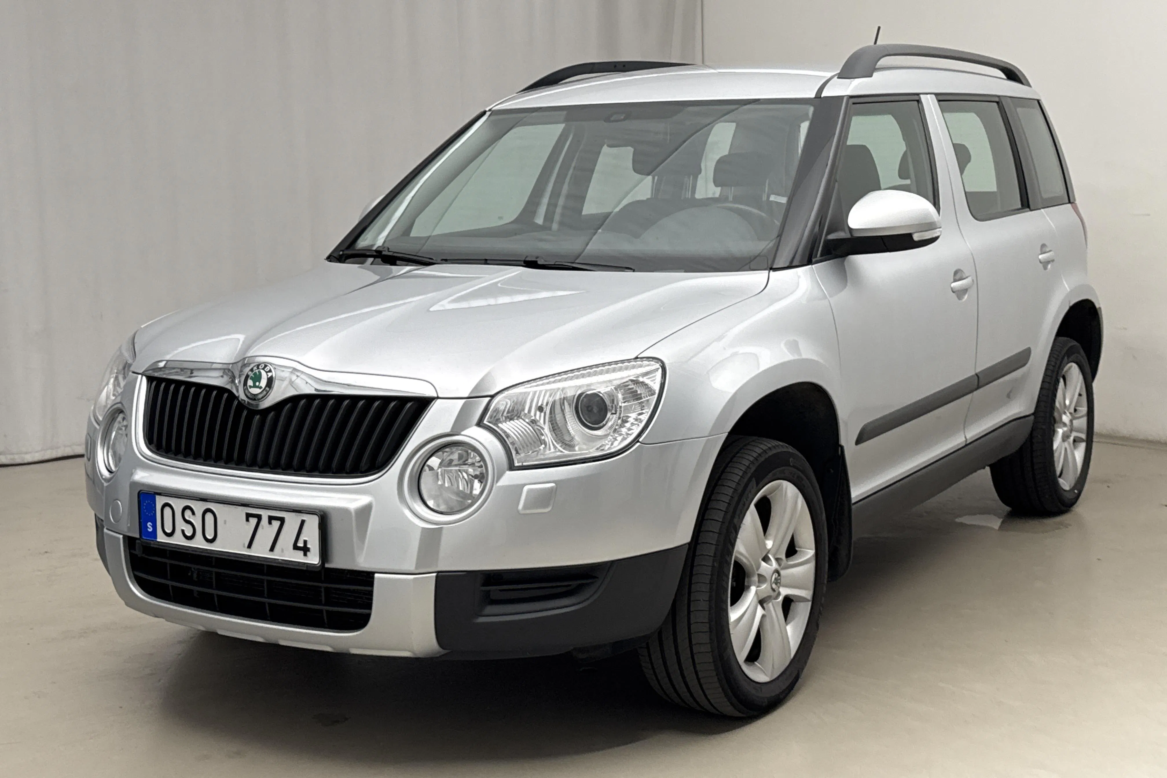 Presentation photo 1 of 14: Skoda Yeti 2.0 TDI CR 4X4 (140hk) - 149 090 km - Manual - silver - 2012