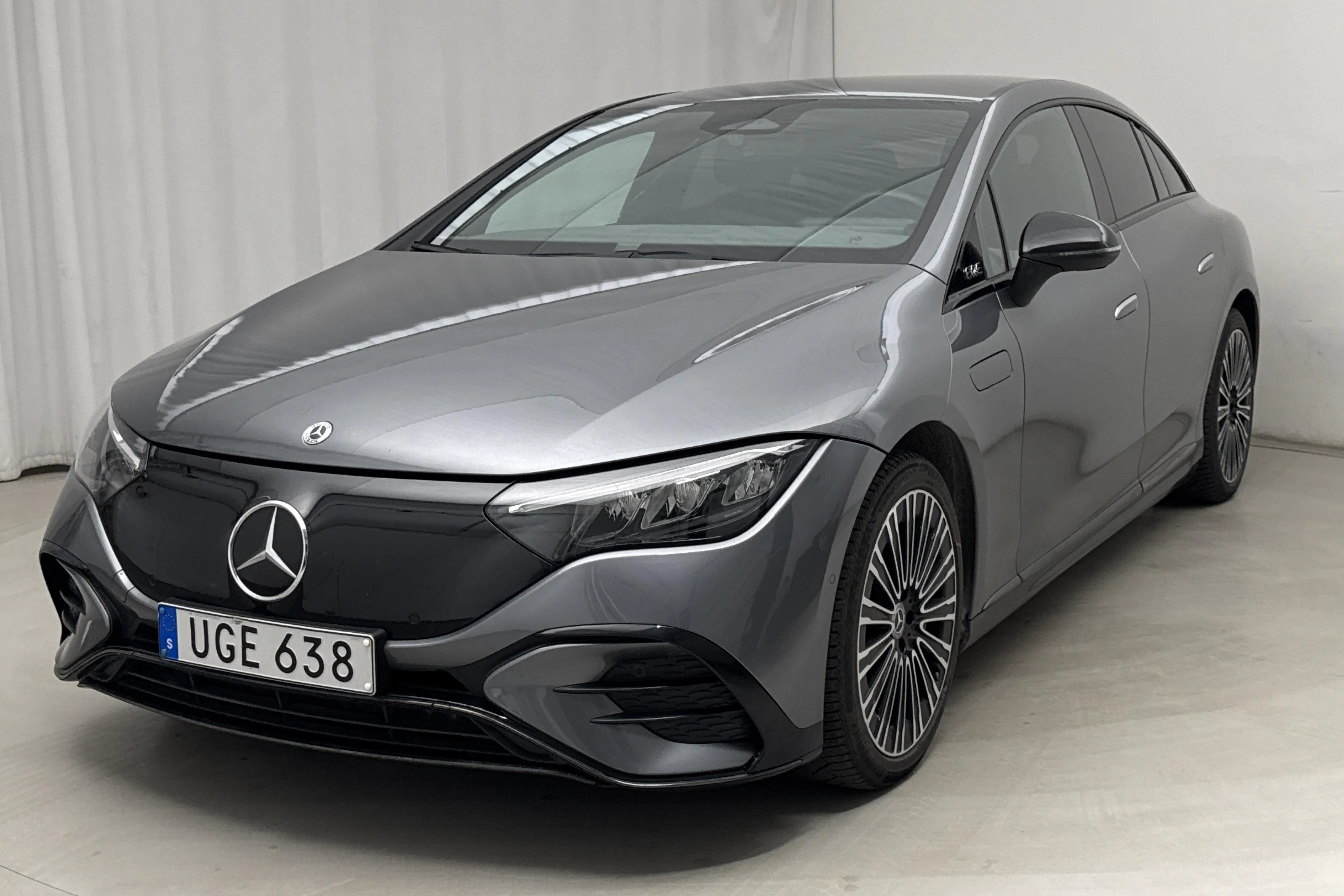 Presentationsfoto 1 av 18: Mercedes EQE 350 4Matic V295 (292hk) - 3 370 mil - Automat - grå - 2023