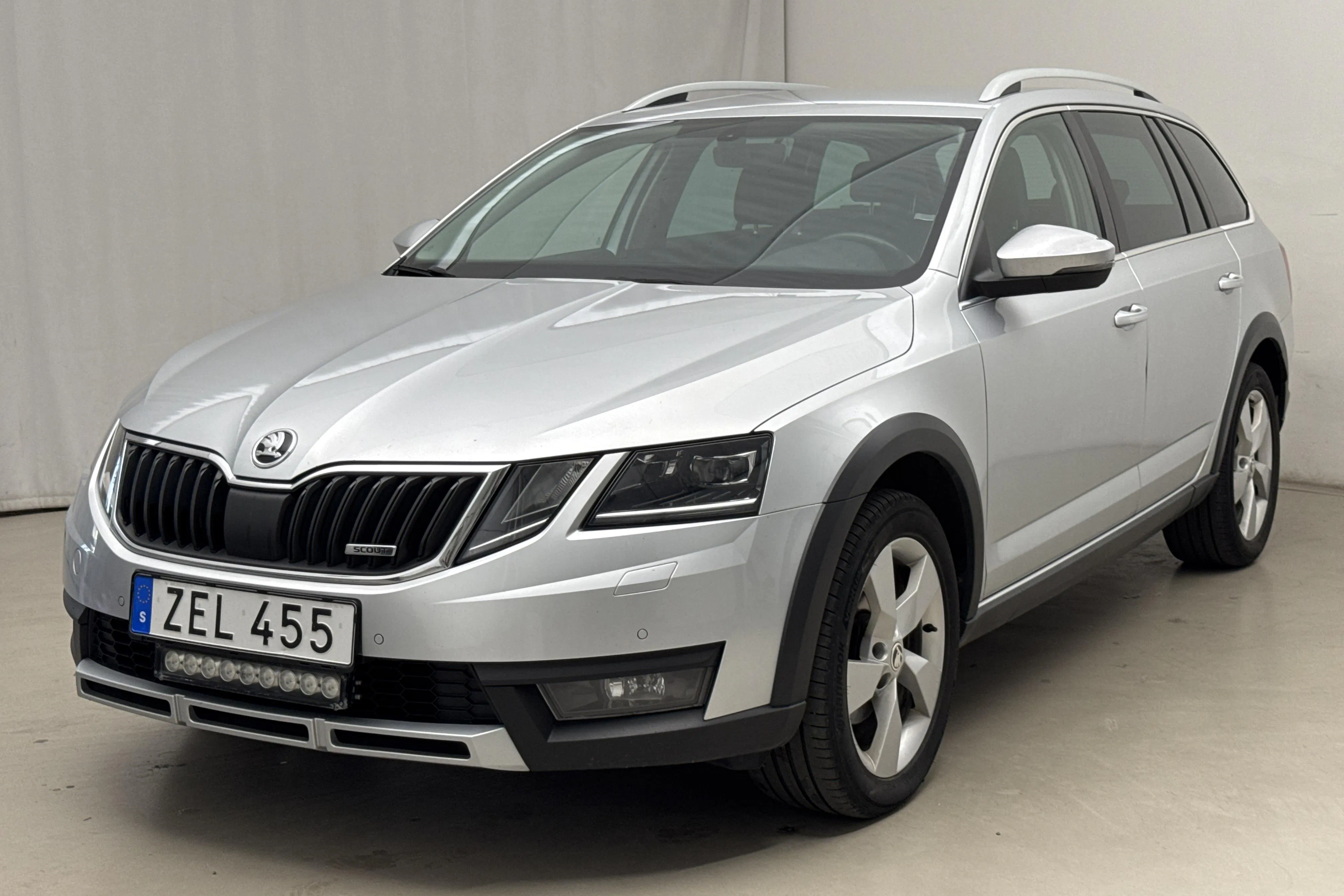 Presentation photo 1 of 19: Skoda Octavia Scout II 2.0 TDI 4X4 (150hk) - 181 780 km - Automatic - silver - 2018