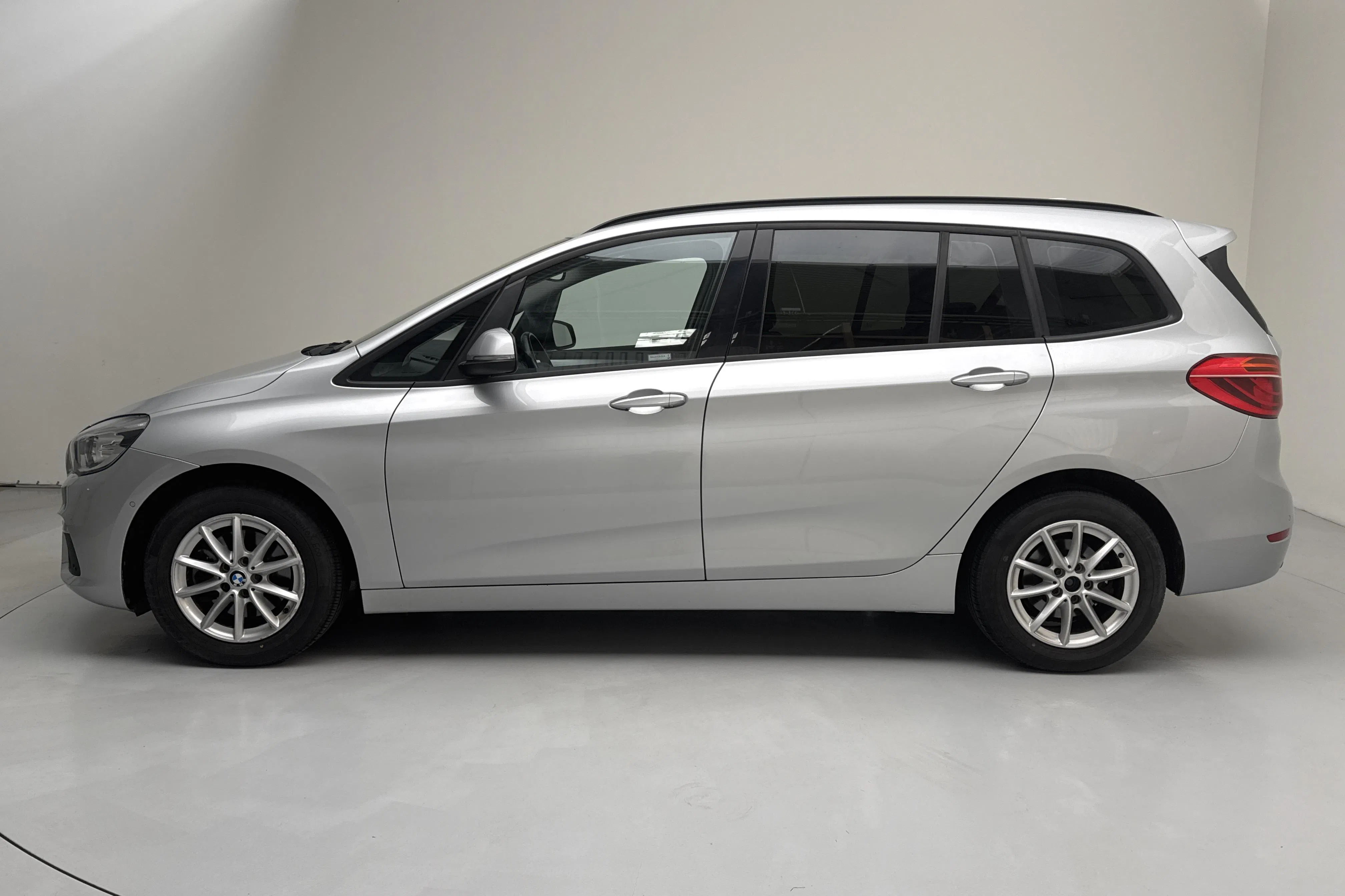 Presentation photo 2 of 15: BMW 218i Gran Tourer, F46 (136hk) - 135 080 km - Automatic - silver - 2016
