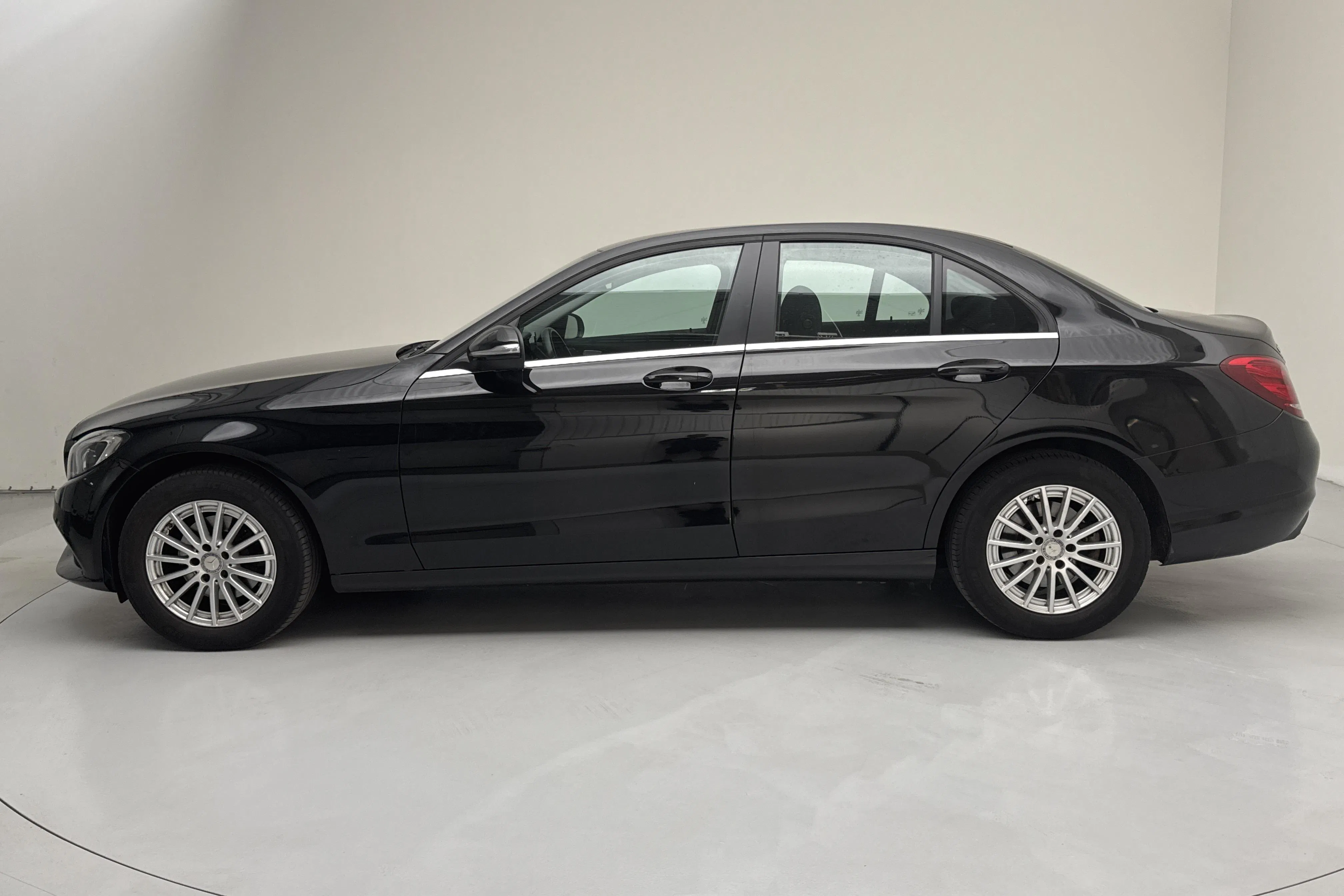 Presentation photo 2 of 13: Mercedes C 220 BlueTEC W205 (170hk) - 225 050 km - Manual - black - 2015