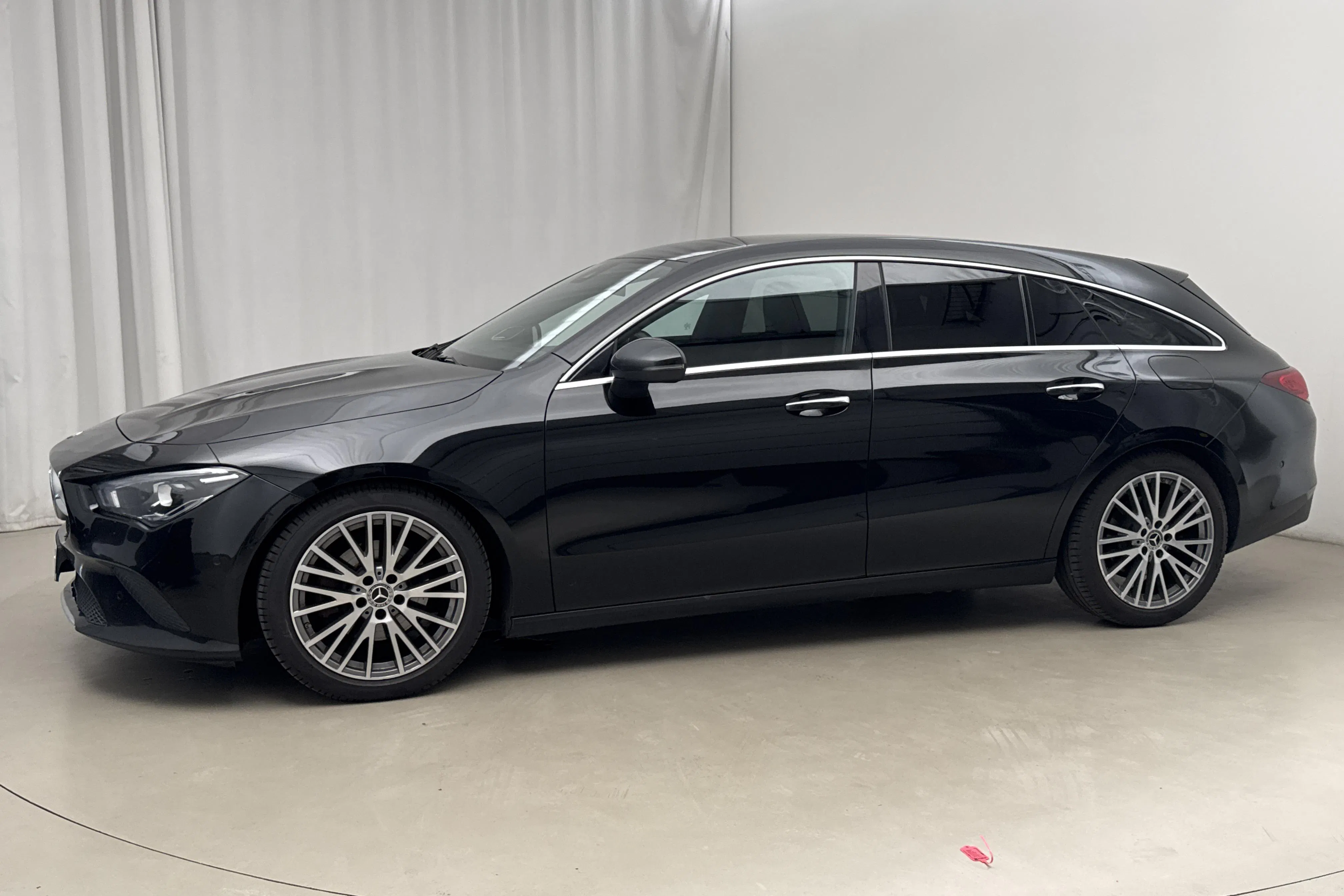 Presentation photo 2 of 14: Mercedes CLA 200 Shooting Brake X118 (163hk) - 170 300 km - Automatic - black - 2020
