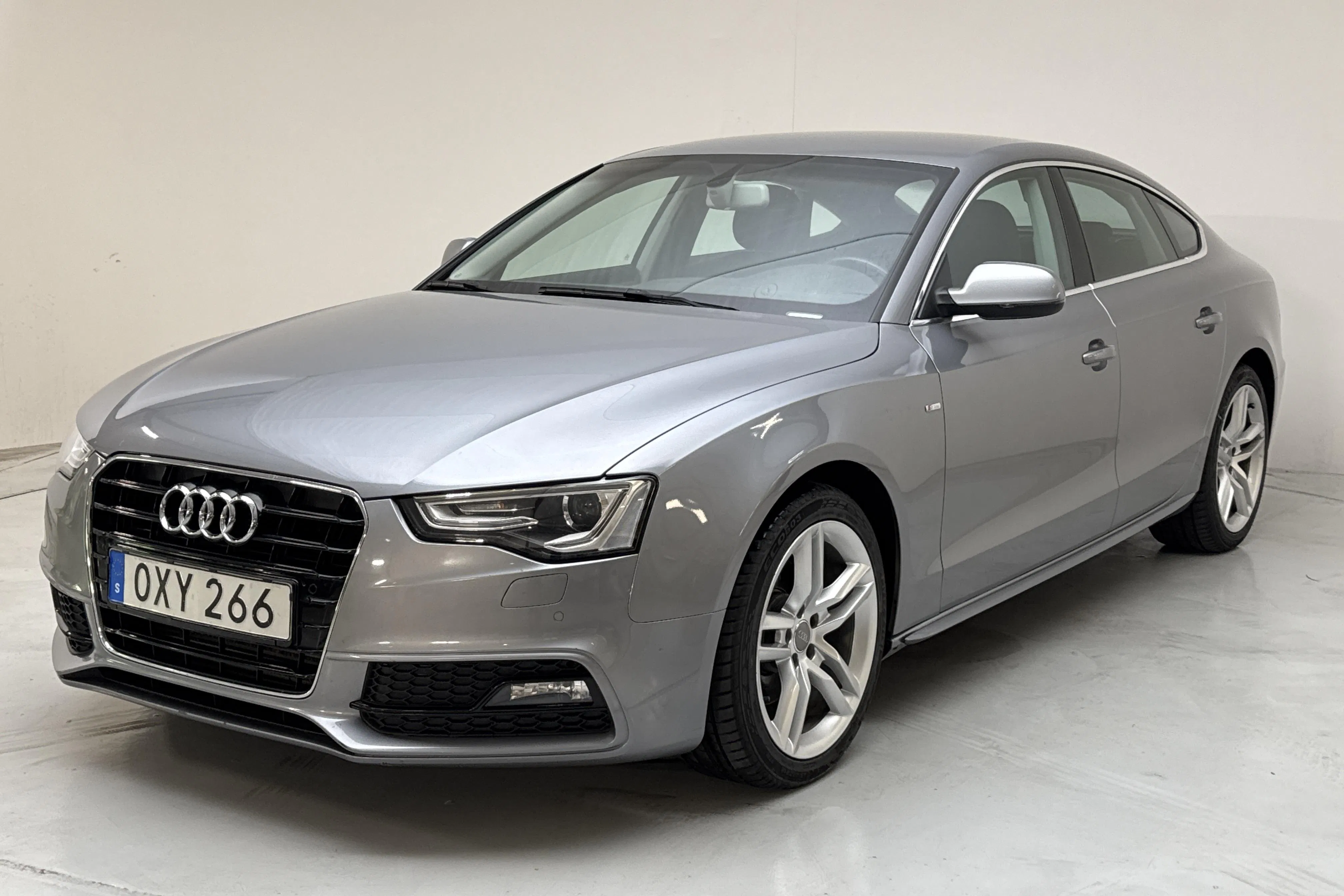 Presentation photo 1 of 12: Audi A5 1.8 TFSI Sportback (177hk) - 145 150 km - Automatic - gray - 2016