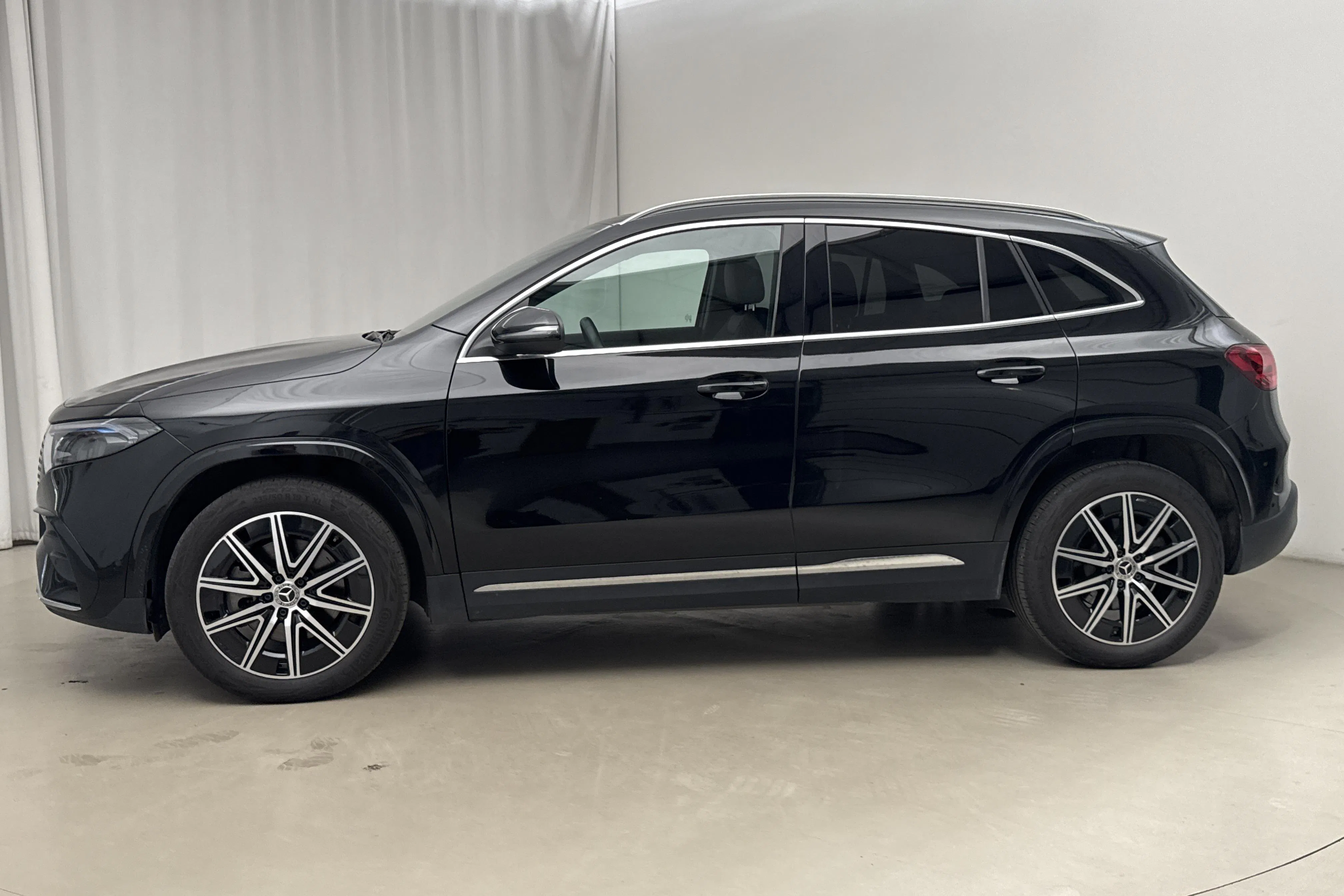Presentation photo 2 of 15: Mercedes EQA 250+ H243 (190hk) - 41 280 km - Automatic - black - 2025