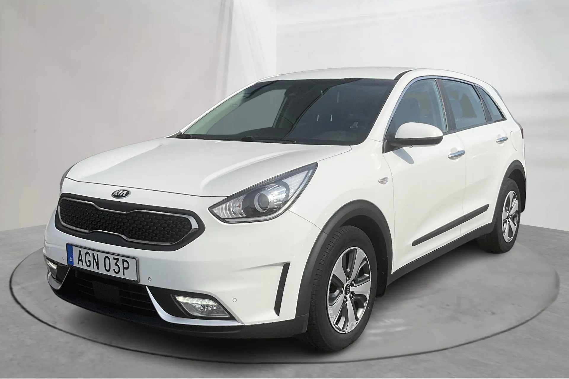 Presentationsfoto 1 av 15: KIA Niro Hybrid 1.6 (141hk) - 7 461 mil - Automat - vit - 2019