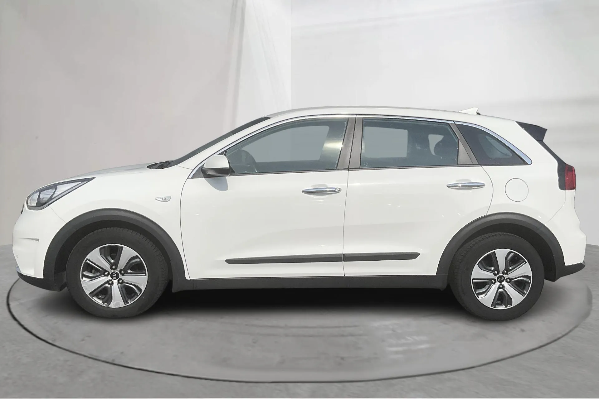 Presentationsfoto 2 av 15: KIA Niro Hybrid 1.6 (141hk) - 7 461 mil - Automat - vit - 2019
