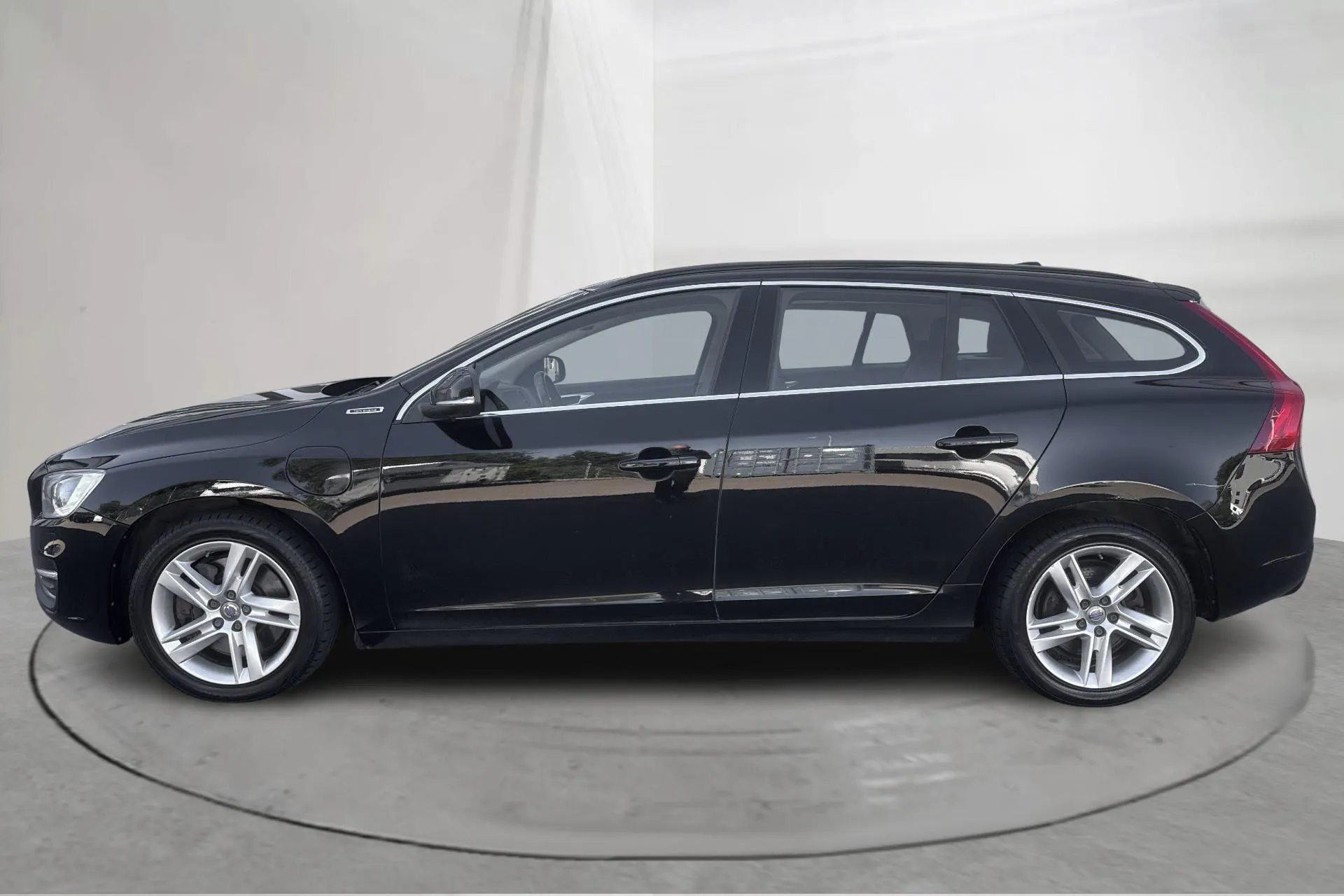 Presentation photo 2 of 16: Volvo V60 D5 AWD Twin Engine (163hk) - 152 020 km - Automatic - black - 2017
