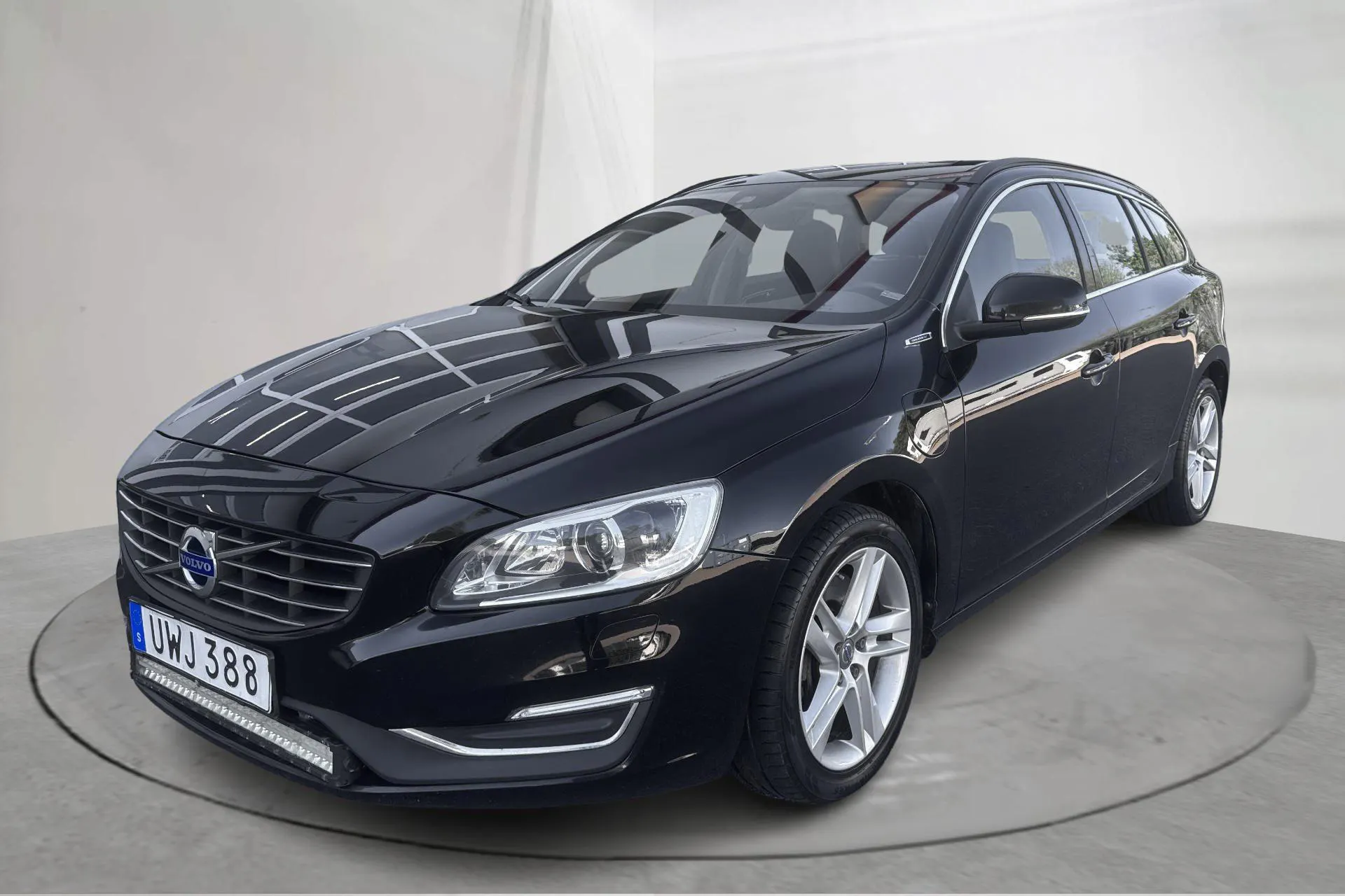 Presentation photo 1 of 16: Volvo V60 D5 AWD Twin Engine (163hk) - 152 020 km - Automatic - black - 2017