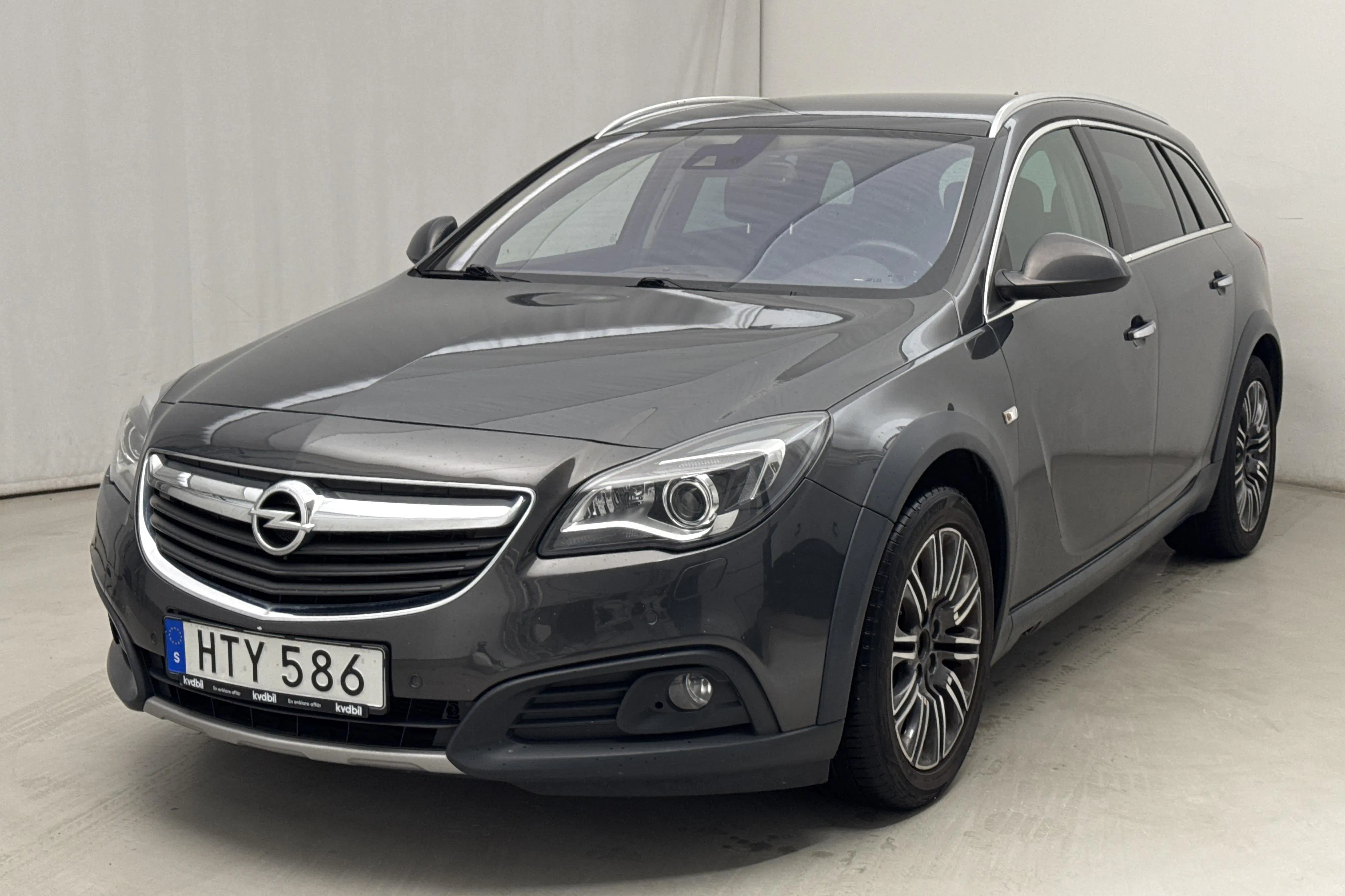 Presentation photo 1 of 15: Opel Insignia Country Tourer 2.0 CDTI ECOTEC 4x4  (170hk) - 171 330 km - Manual - gray - 2015
