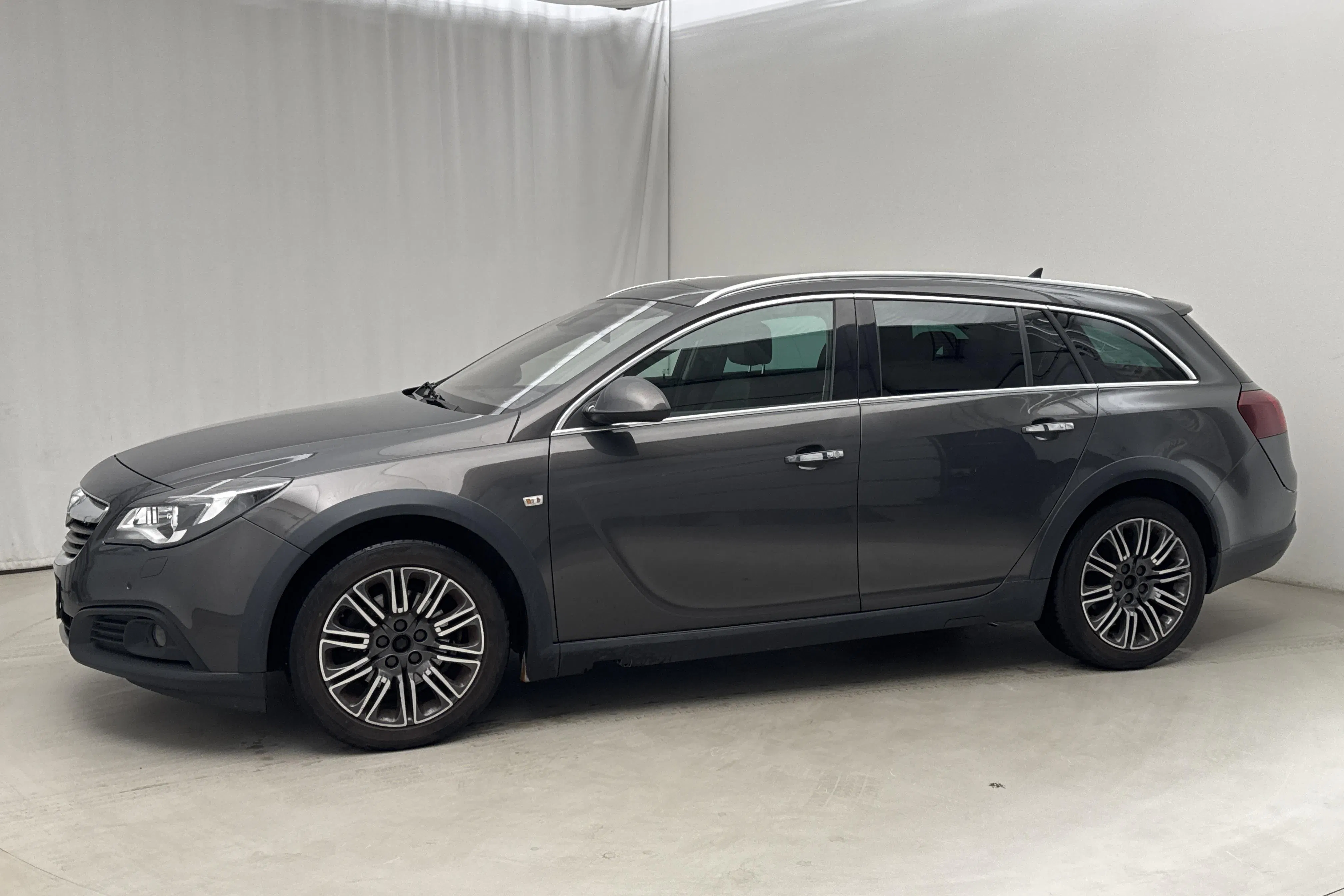 Presentation photo 2 of 15: Opel Insignia Country Tourer 2.0 CDTI ECOTEC 4x4  (170hk) - 171 330 km - Manual - gray - 2015