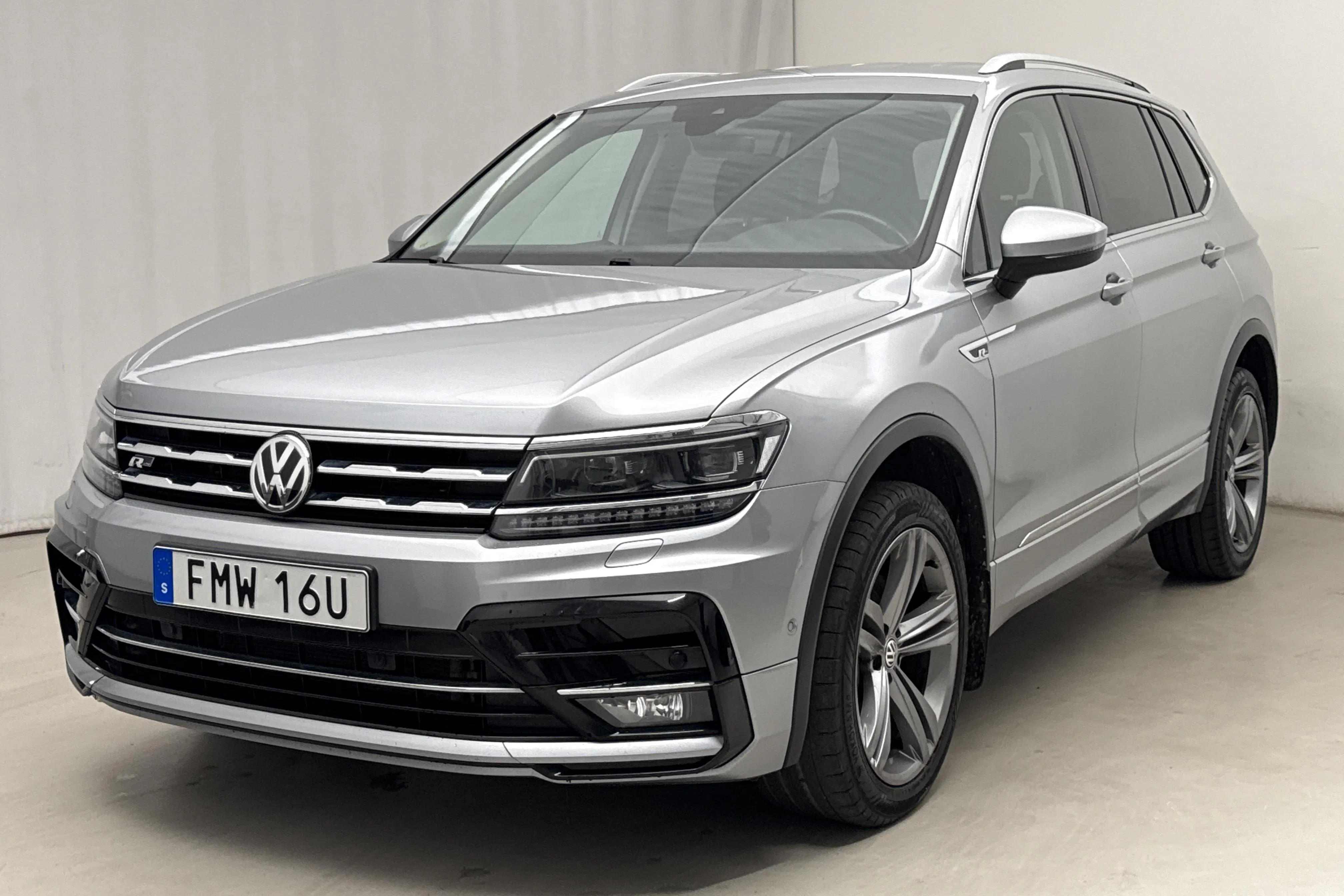 Presentationsfoto 1 av 21: VW Tiguan Allspace 2.0 TDI 4MOTION (190hk) - 17 484 mil - Automat - blå - 2019