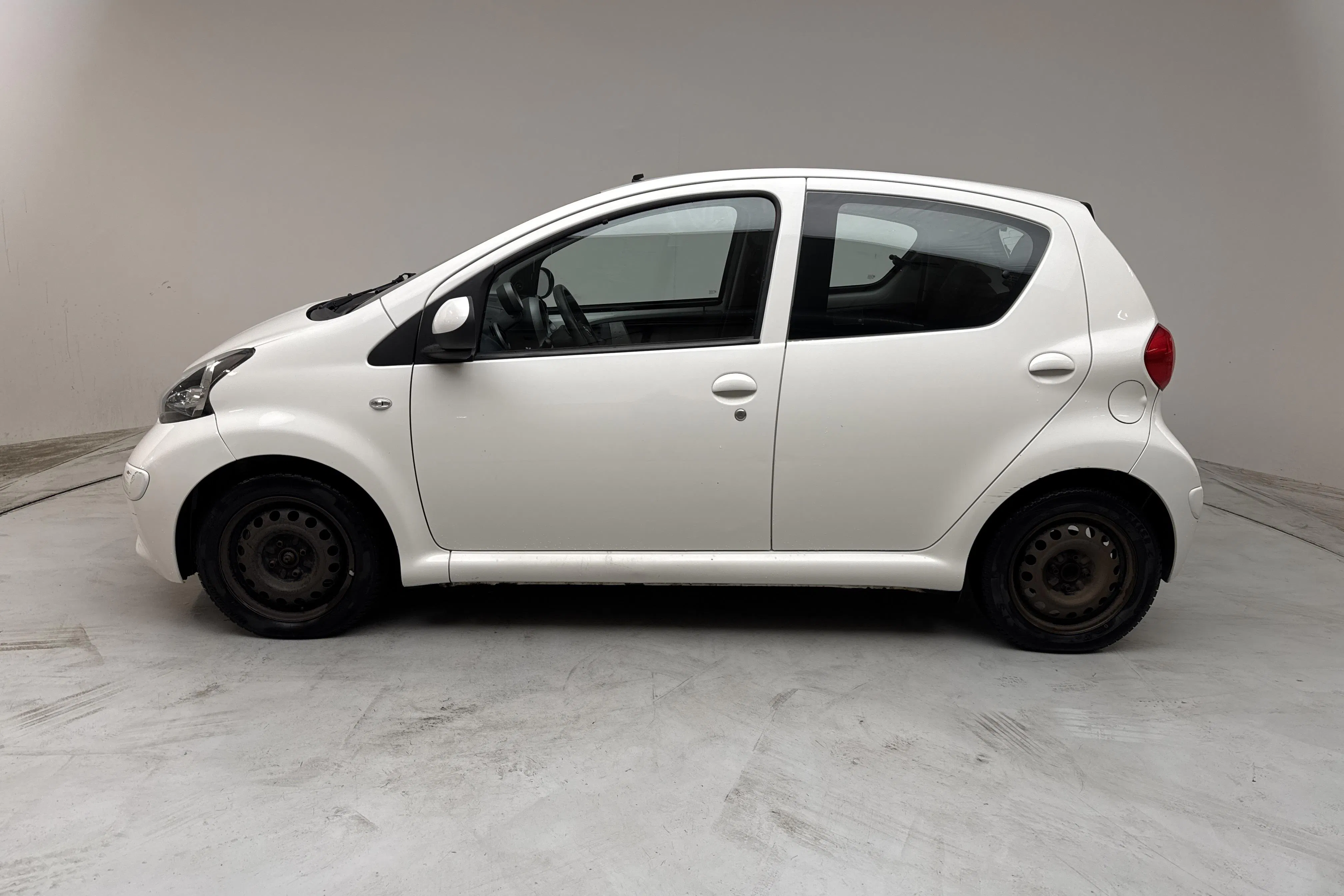 Presentation photo 2 of 11: Toyota Aygo 1.0 VVT-i 5dr (68hk) - 116 910 km - Automatic - white - 2009
