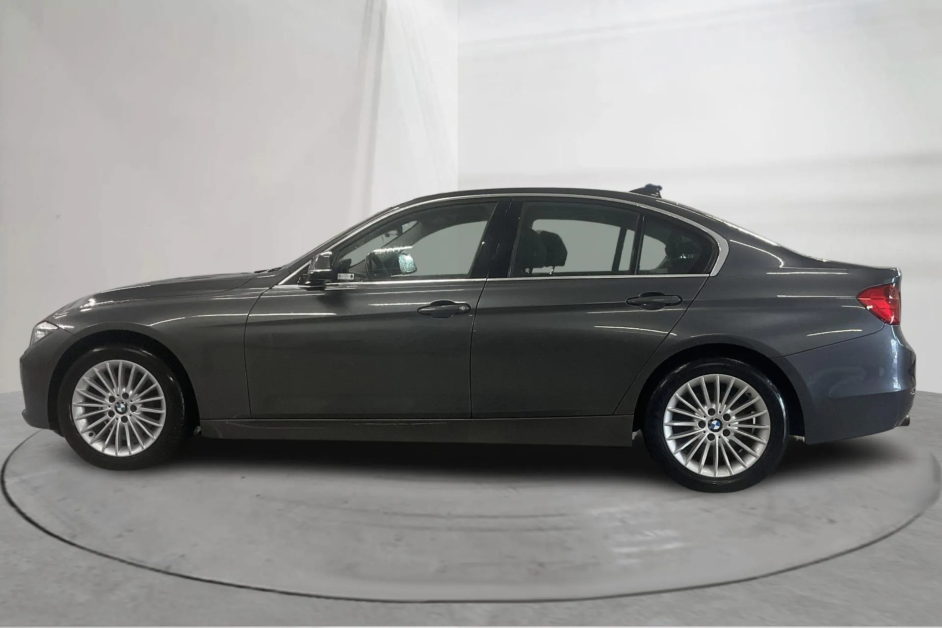 Presentation photo 2 of 19: BMW 320d xDrive Sedan, F30 (184hk) - 149 010 km - Manual - gray - 2014
