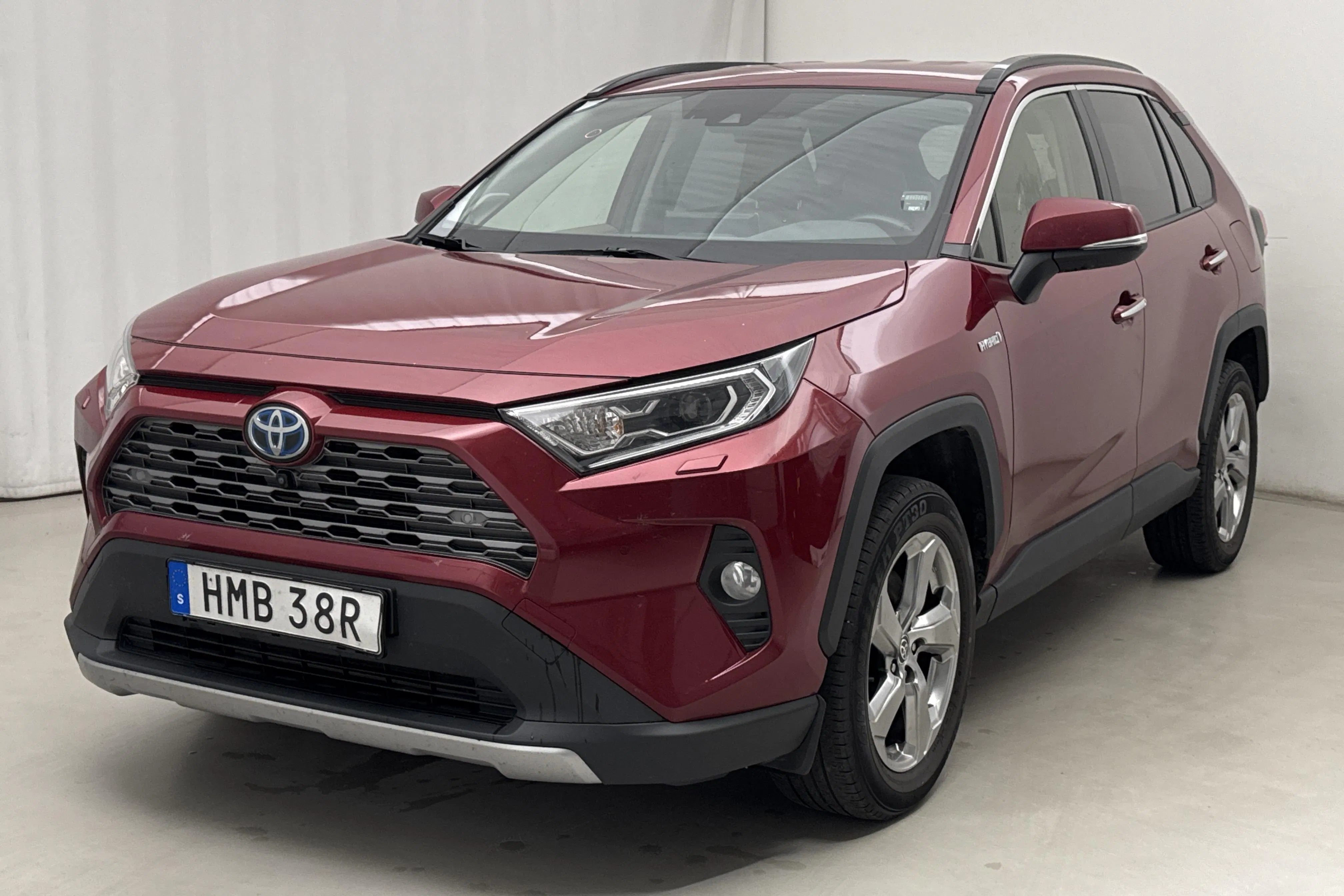 Presentationsfoto 1 av 17: Toyota RAV4 2.5 HSD AWD (222hk) - 18 224 mil - Automat - röd - 2022