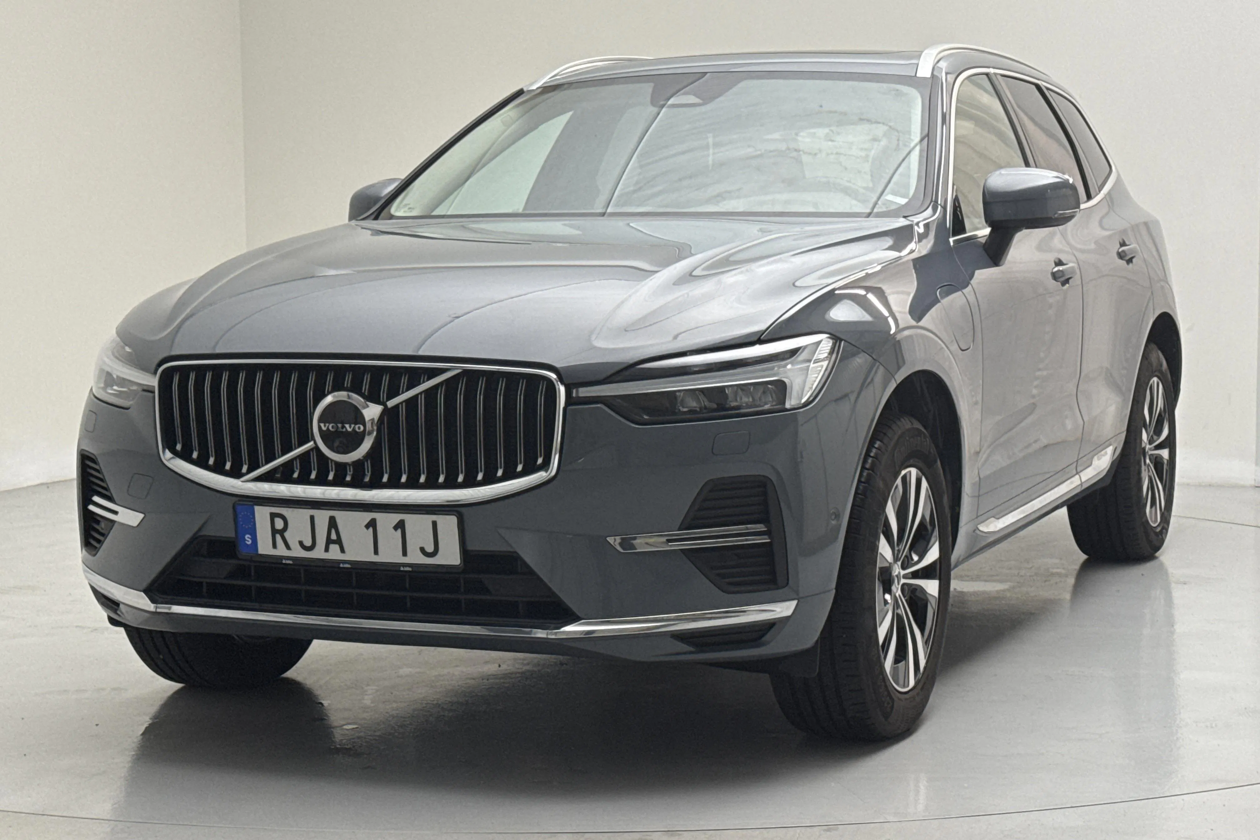 Presentation photo 1 of 19: Volvo XC60 T6 AWD Recharge (350hk) - 71 920 km - Automatic - gray - 2023