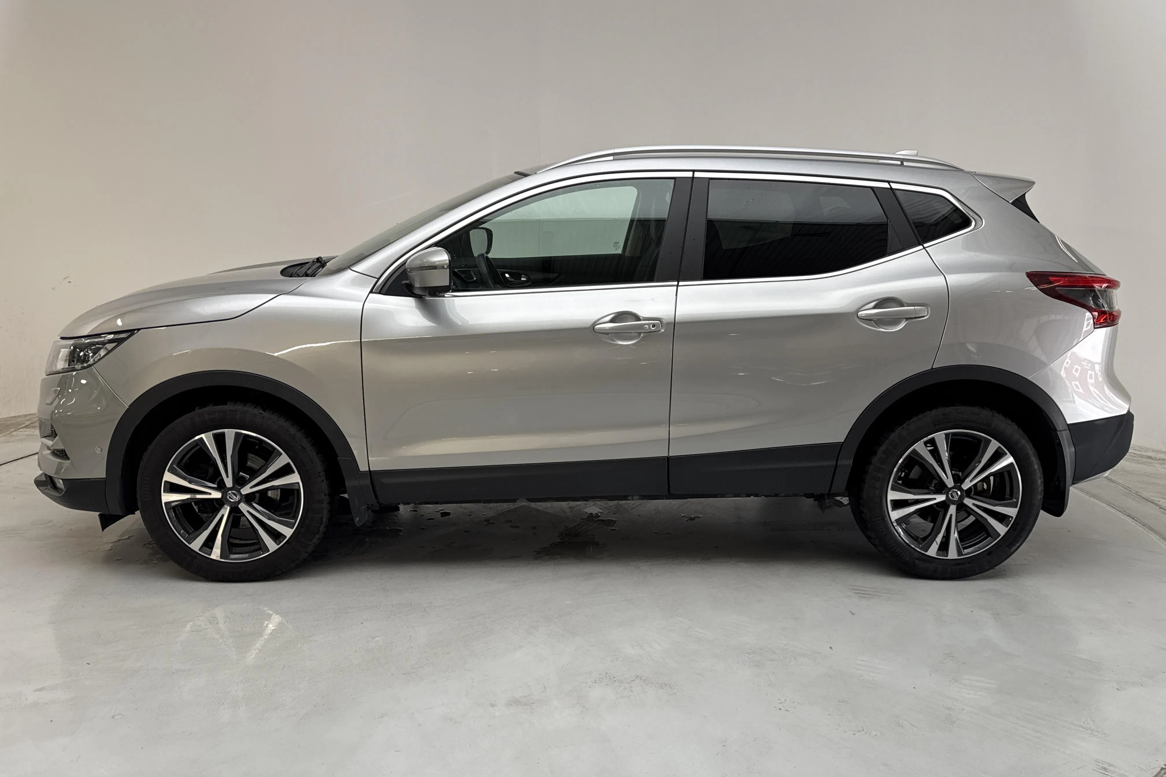 Presentationsfoto 2 av 15: Nissan Qashqai 1.3 DIG-T (160hk) - 12 912 mil - Automat - silver - 2019