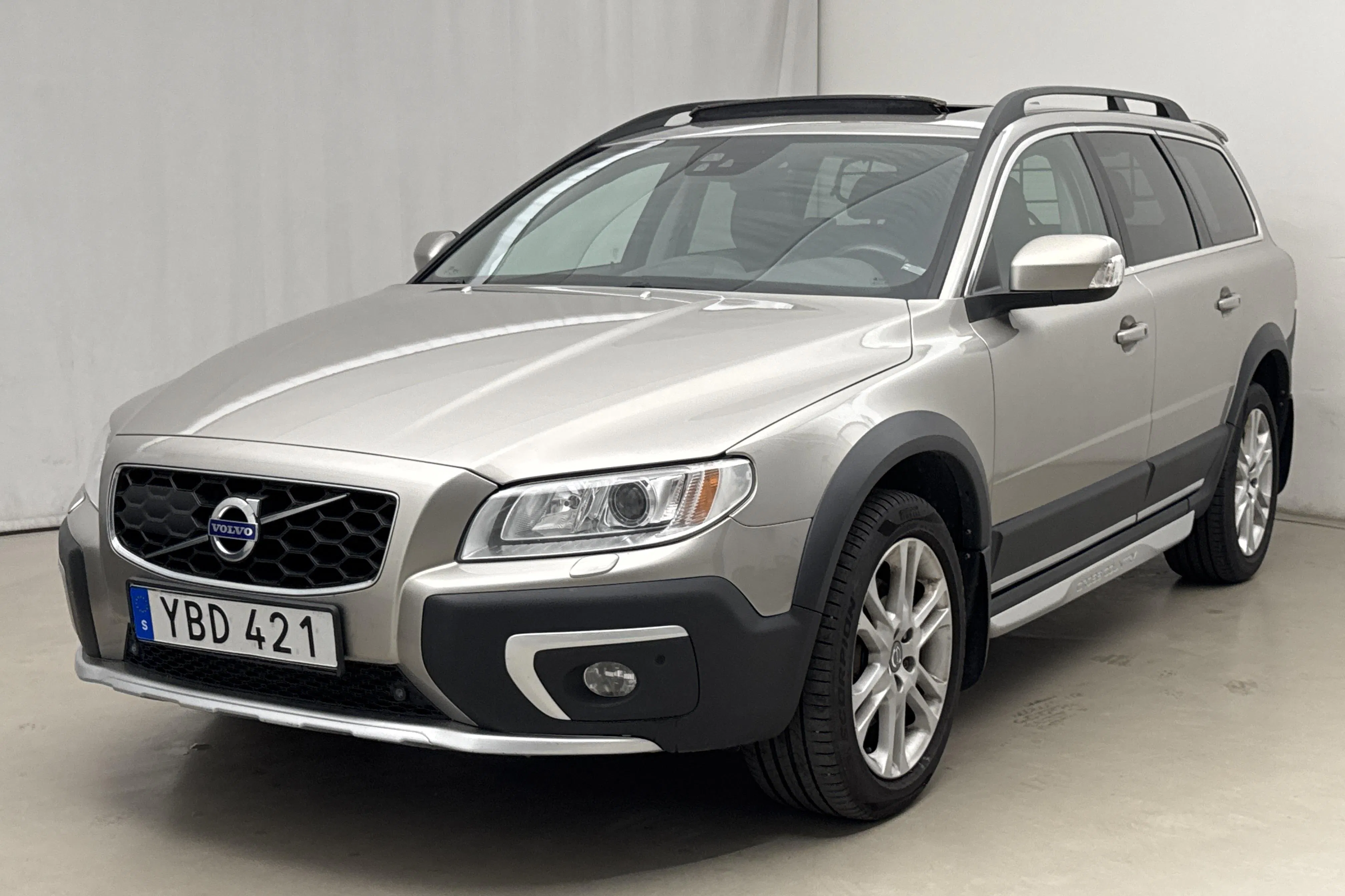 Presentation photo 1 of 22: Volvo XC70 II D4 AWD (181hk) - 188 650 km - Automatic - light brown - 2016