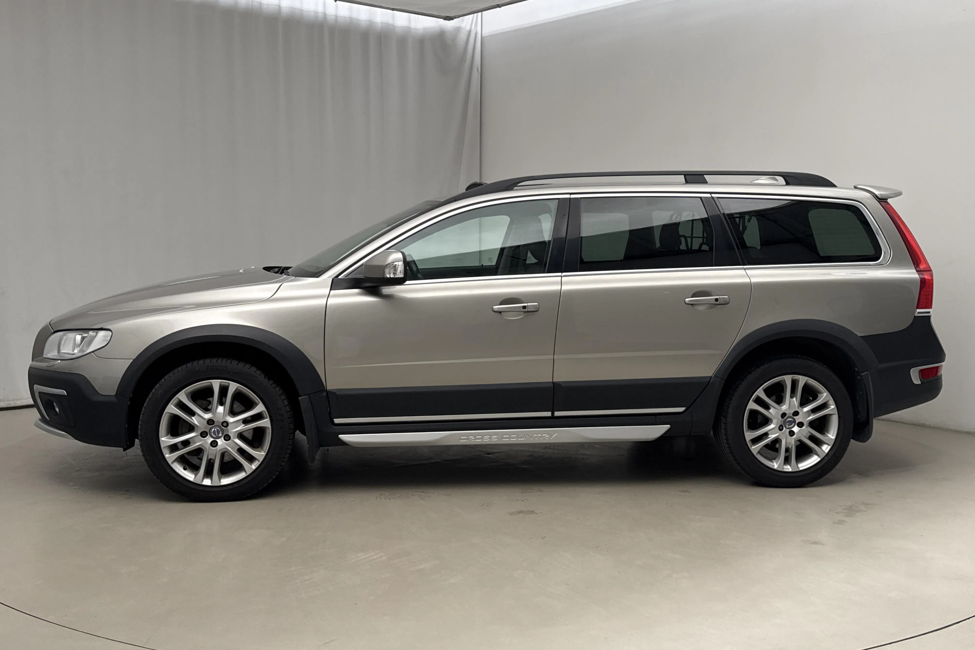 Presentation photo 2 of 22: Volvo XC70 II D4 AWD (181hk) - 188 650 km - Automatic - light brown - 2016