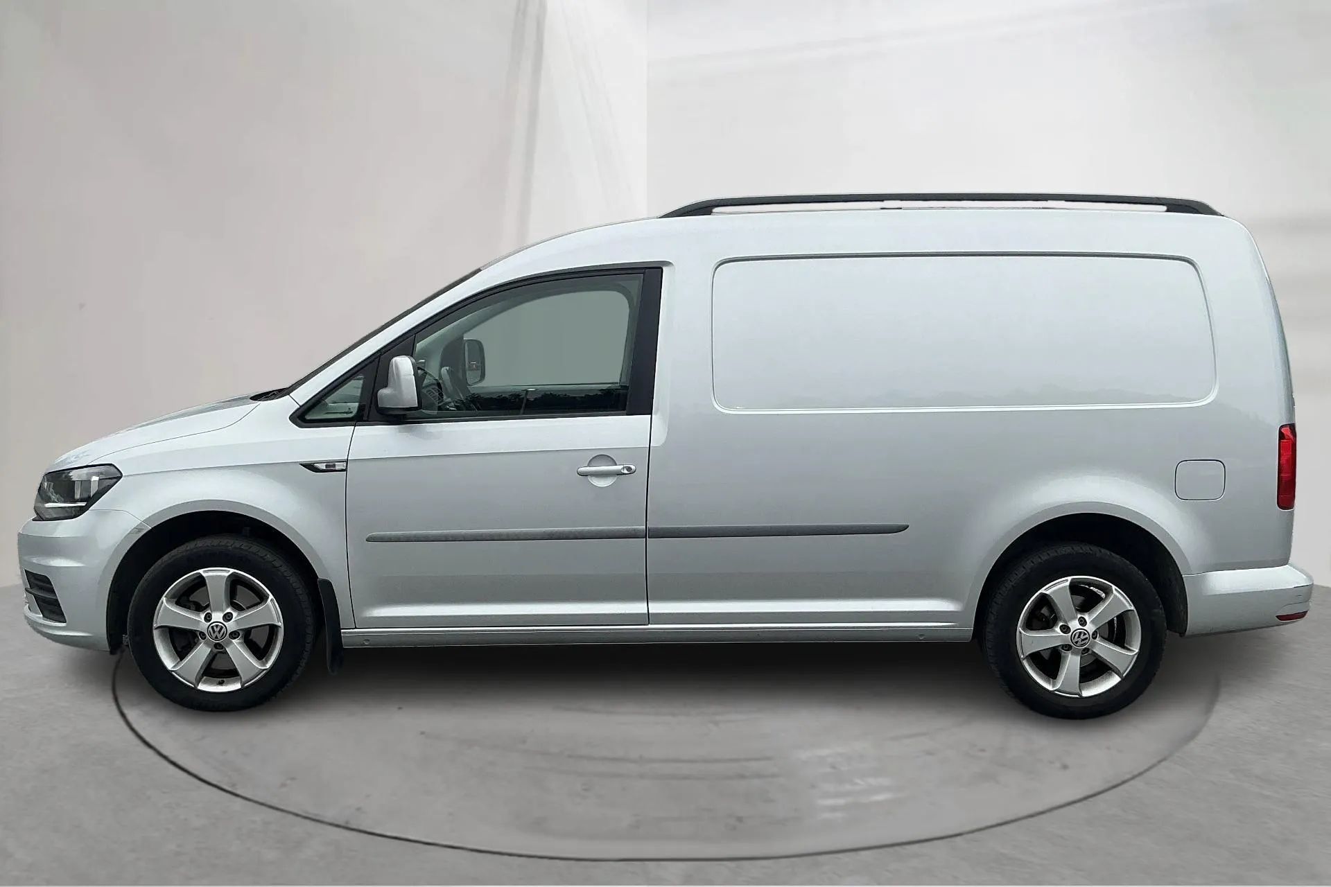 Præsentationsfoto 2 af 15: VW Caddy 2.0 TDI Maxi Skåp 4MOTION (150hk) - 131 110 kilometer - Salgsautomat - Sølv - 2017