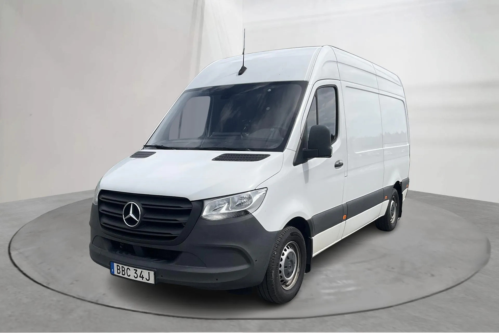 Presentationsfoto 1 av 15: Mercedes Sprinter 315 CDI Skåp RWD (150hk) - 16 914 mil - Automat - vit - 2022