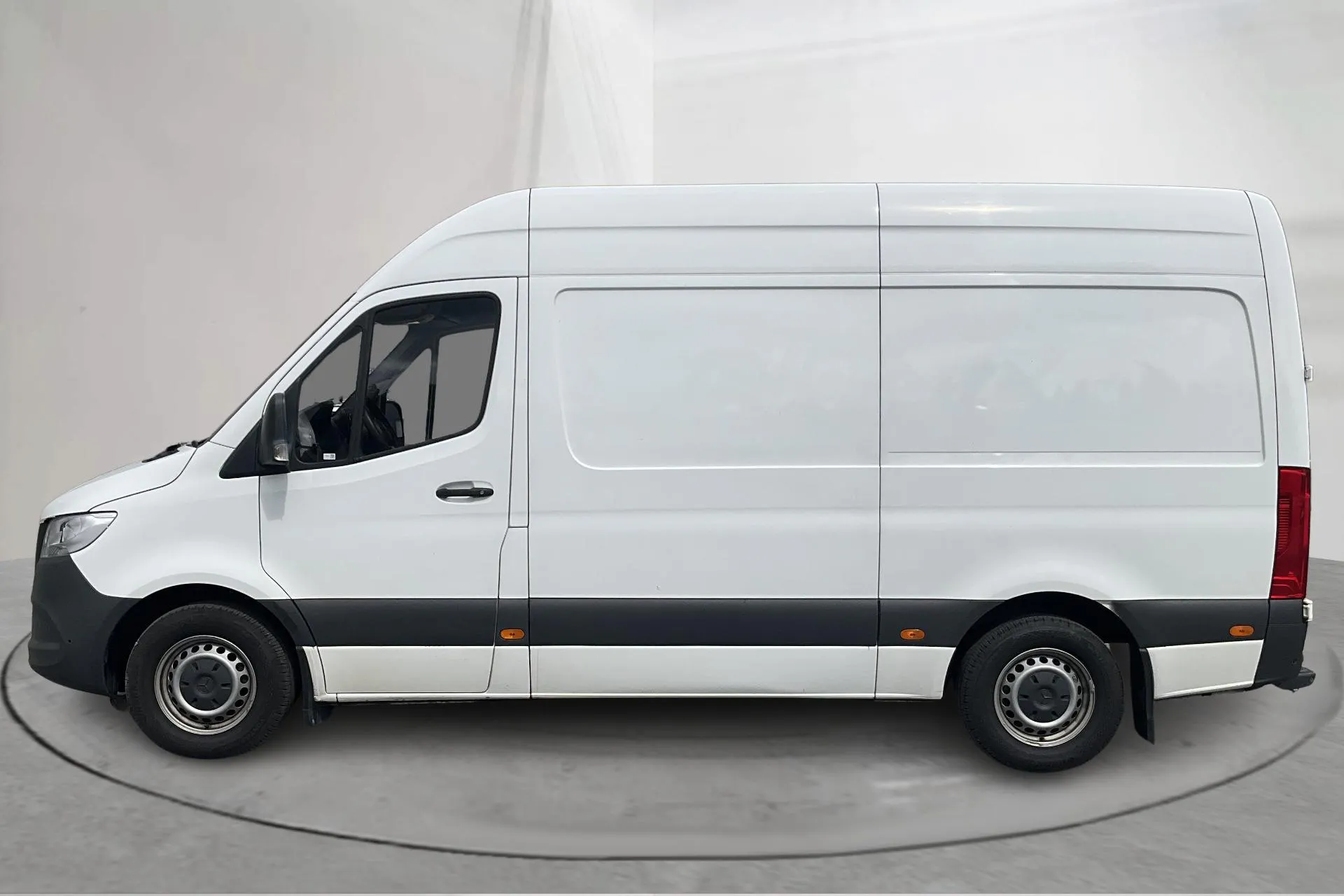 Presentationsfoto 2 av 15: Mercedes Sprinter 315 CDI Skåp RWD (150hk) - 16 914 mil - Automat - vit - 2022
