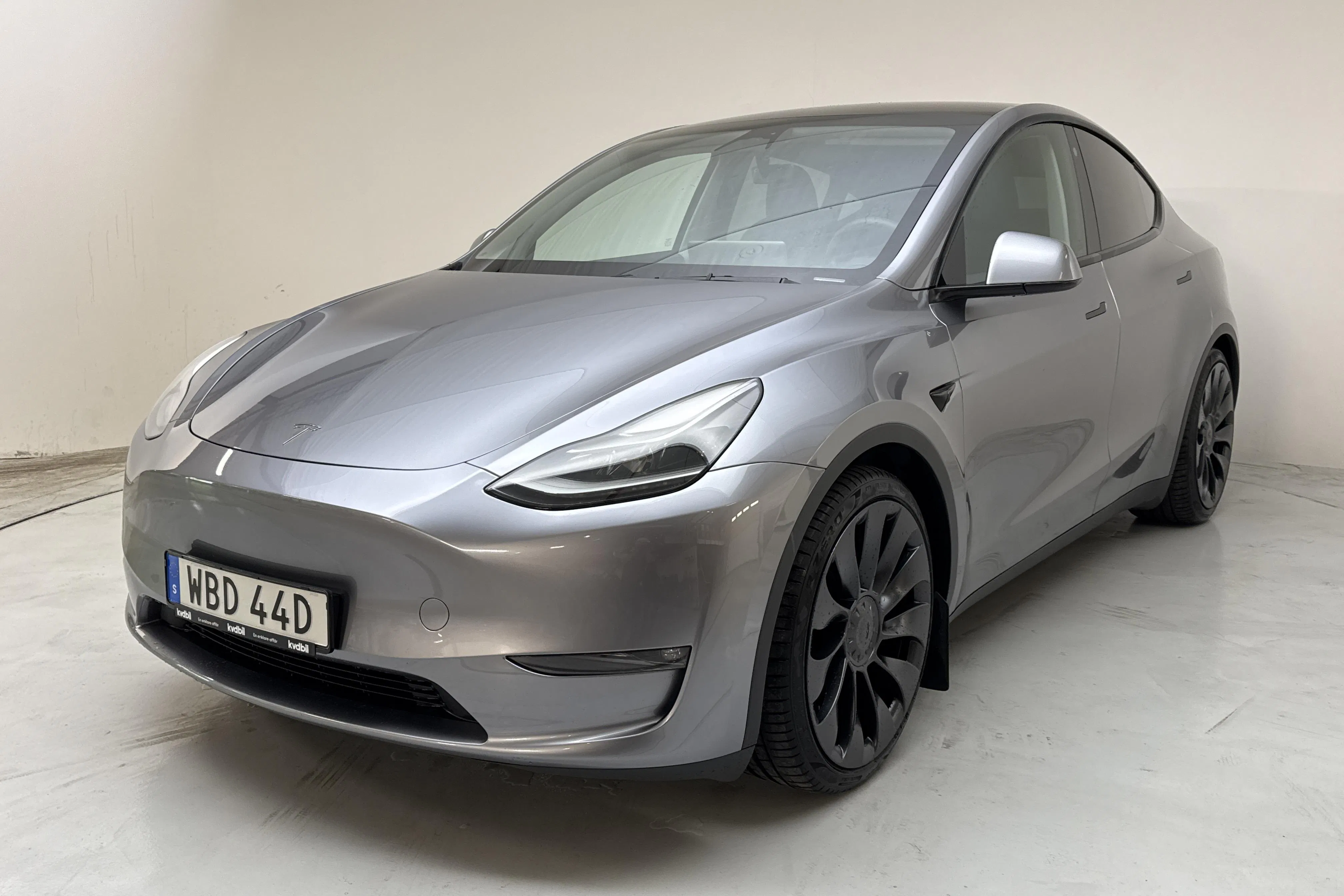 Presentation photo 1 of 19: Tesla Model Y Performance Dual Motor AWD - 55 290 km - Automatic - gray - 2024