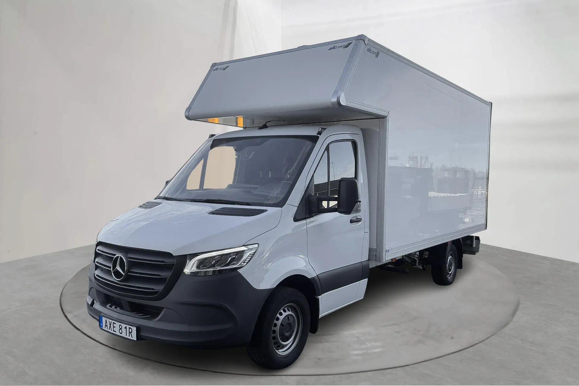 Presentationsfoto 1 av 17: Mercedes Sprinter 317 CDI Volymskåp RWD (170hk) - 16 502 mil - Automat - vit - 2023