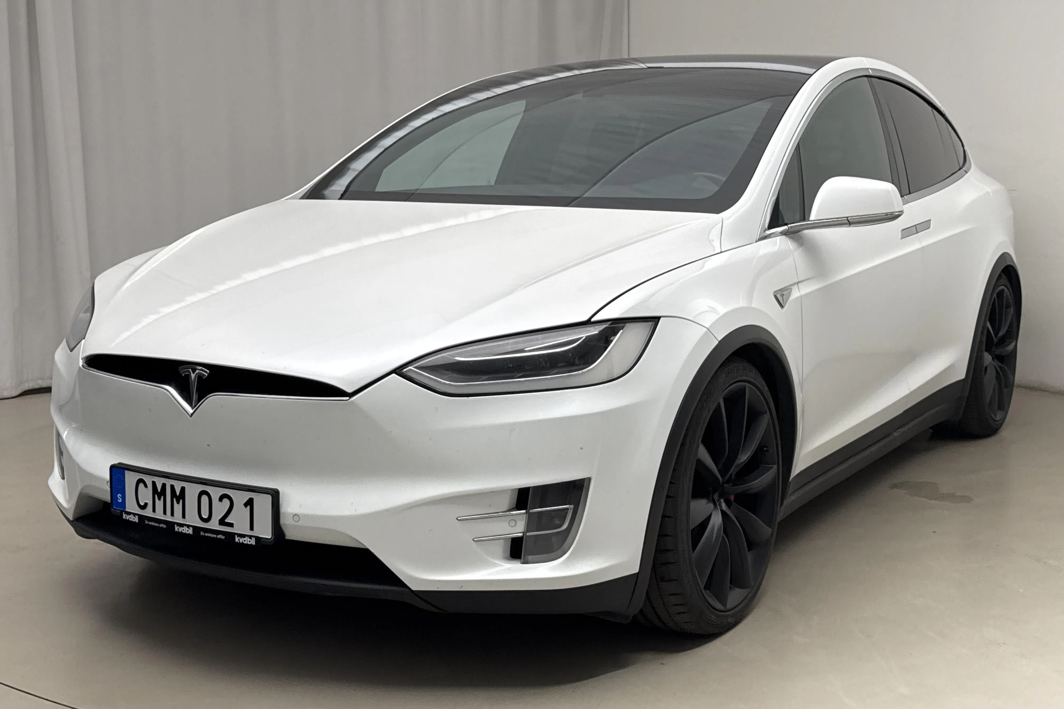 Presentationsfoto 1 av 25: Tesla Model X P90D - 21 138 mil - Automat - vit - 2016