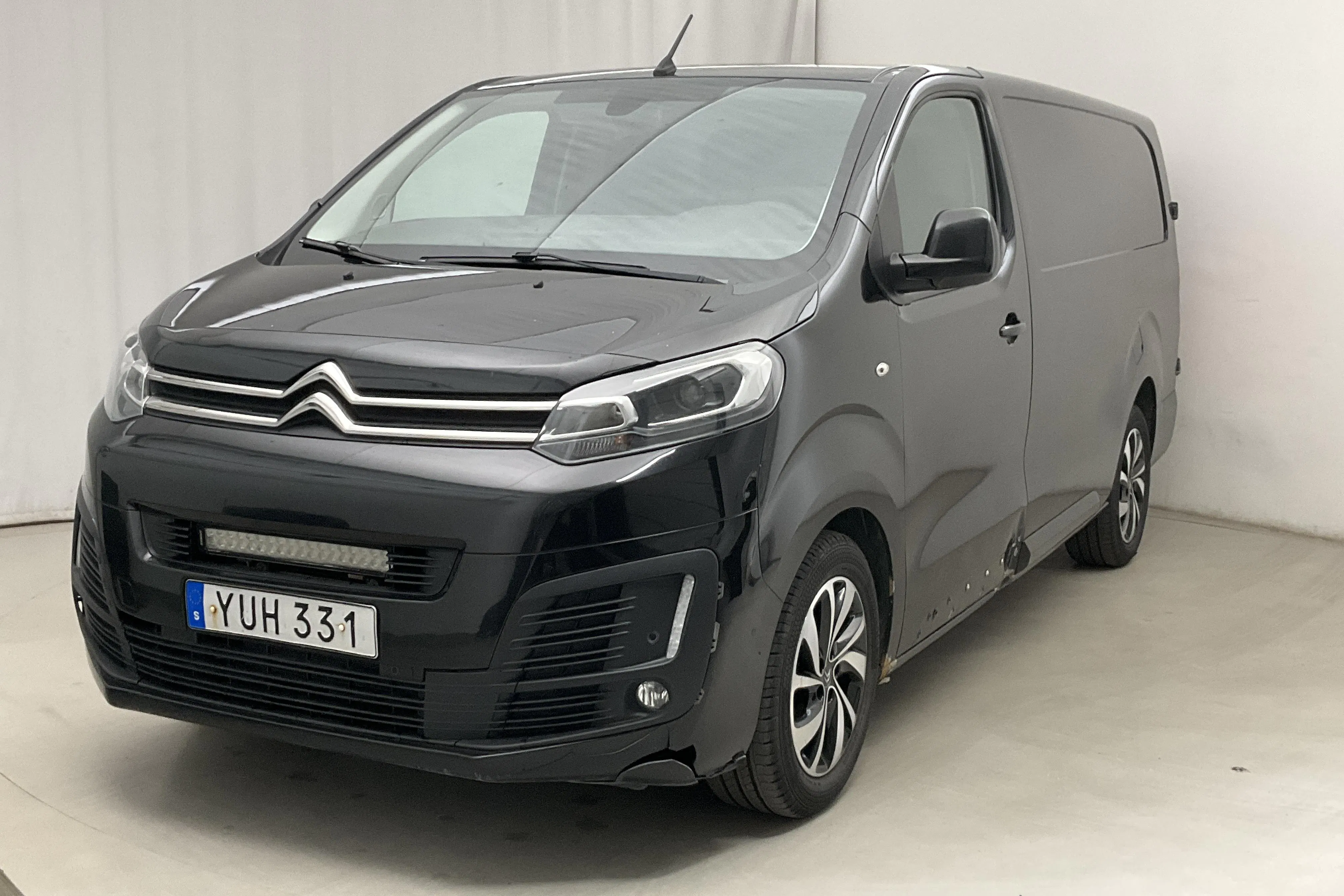 Presentation photo 1 of 17: Citroën Jumpy III 2.0 BlueHDI Skåp (150hk) - 183 370 km - Manual - black - 2017