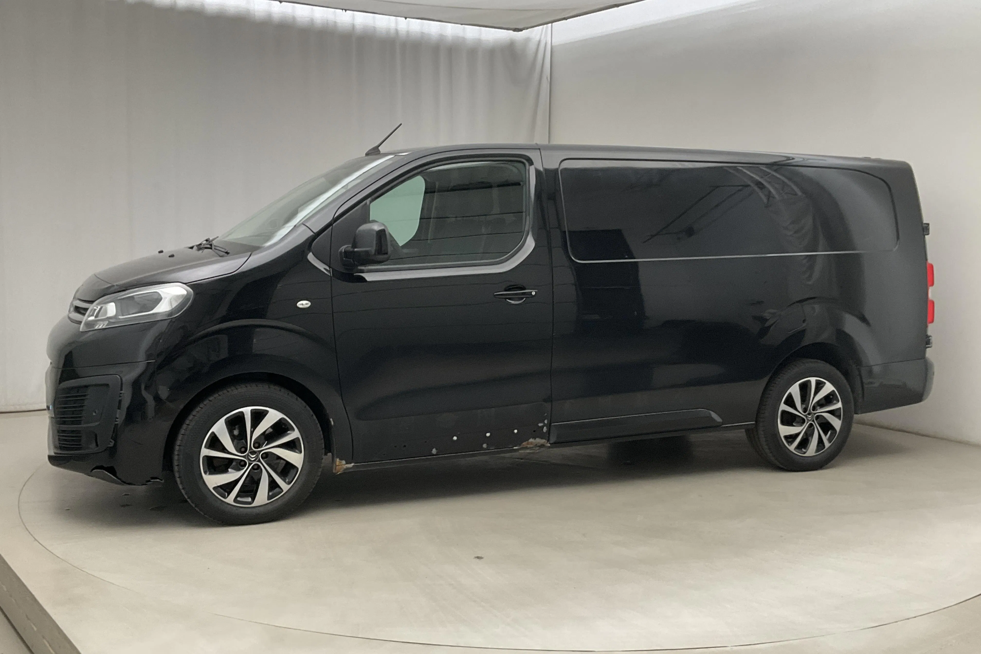 Presentation photo 2 of 17: Citroën Jumpy III 2.0 BlueHDI Skåp (150hk) - 183 370 km - Manual - black - 2017