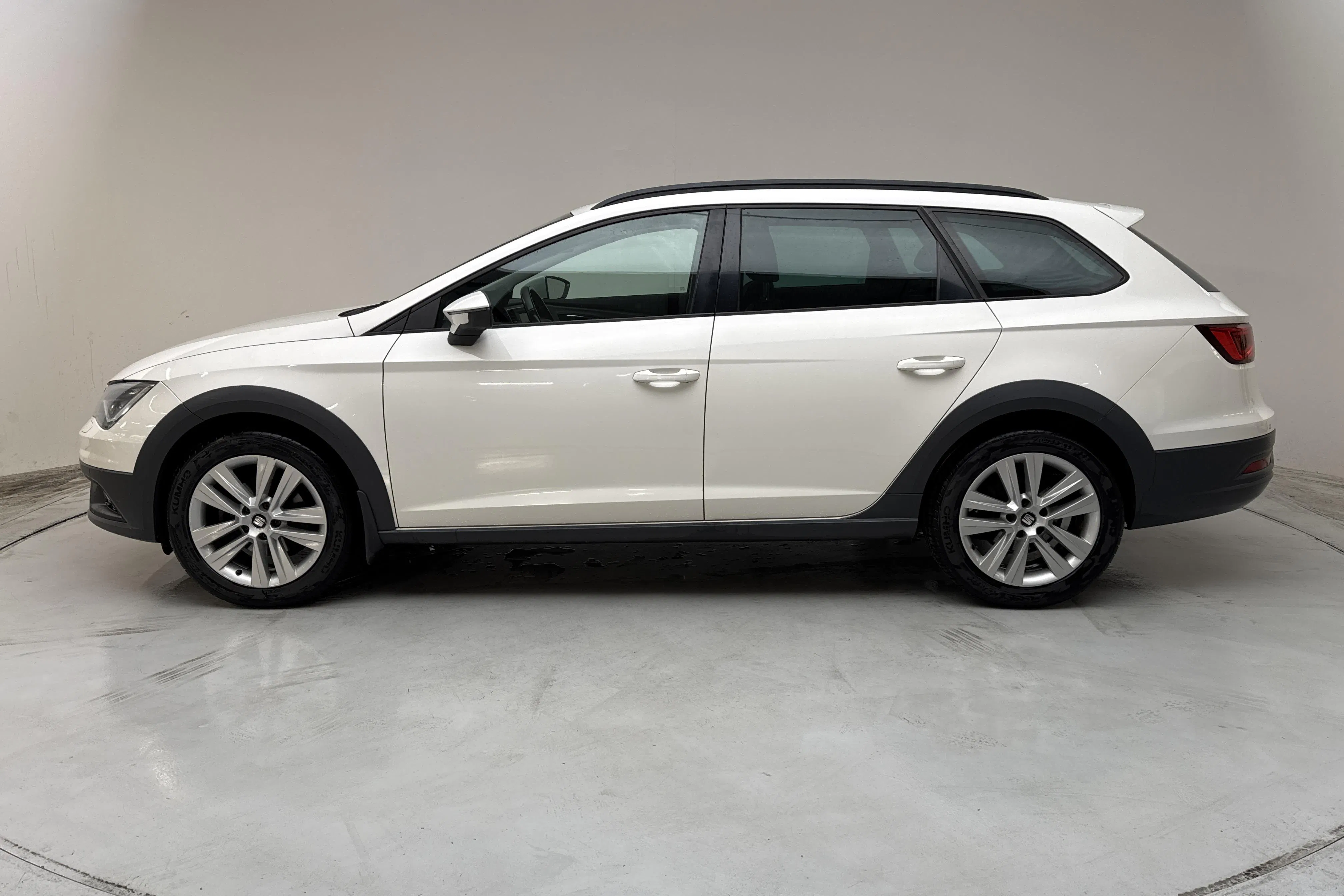 Presentation photo 2 of 12: Seat Leon 1.4 TSI ST (125hk) - 117 270 km - Manual - white - 2018