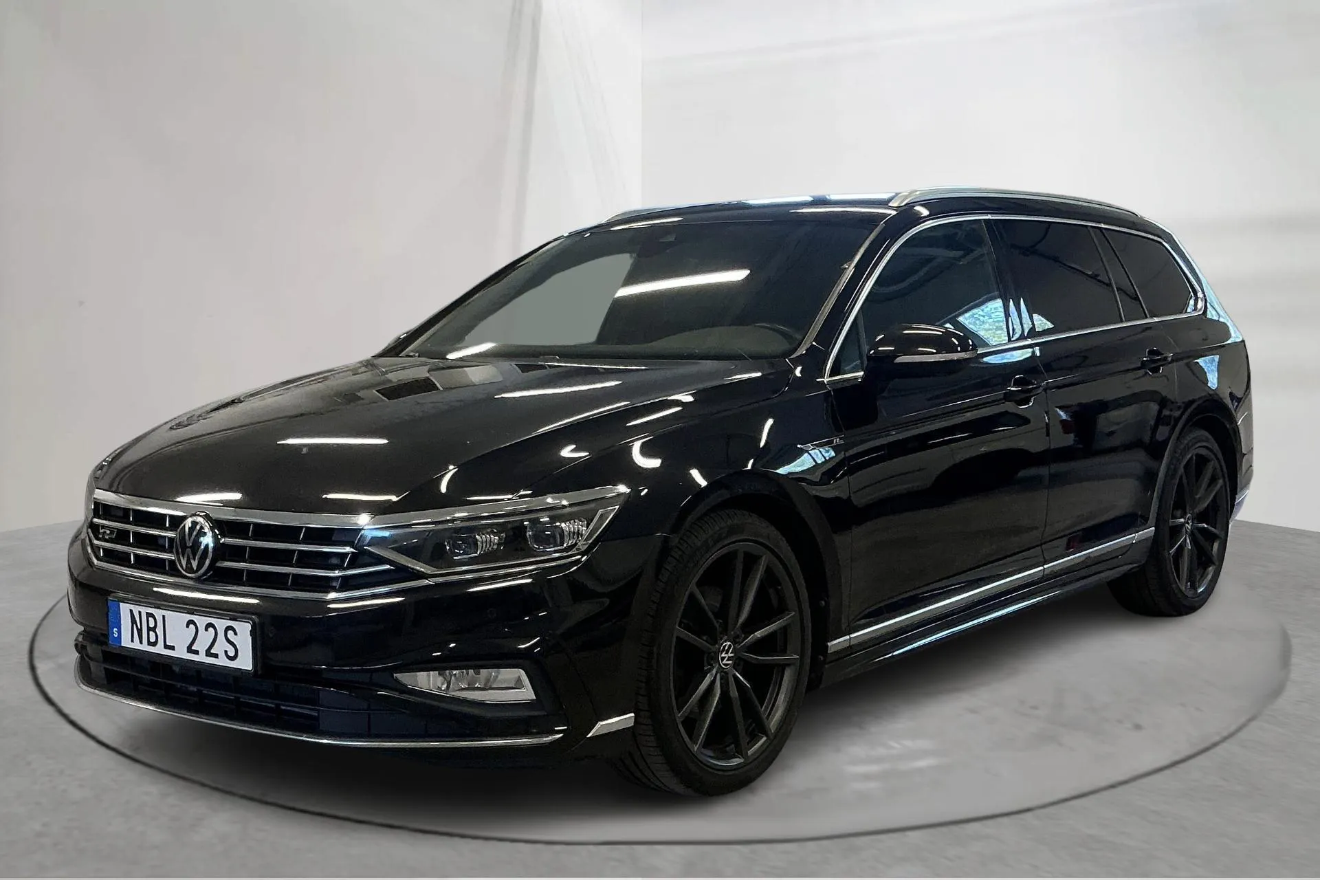 Presentationsfoto 1 av 19: VW Passat 2.0 TDI Sportscombi 4Motion (200hk) - 9 825 mil - Automat - svart - 2022