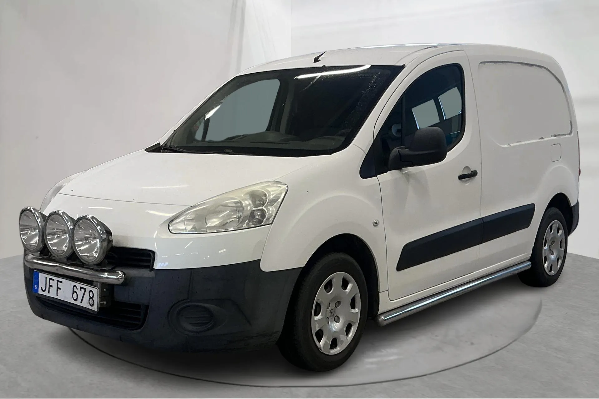 Presentation photo 1 of 12: Peugeot Partner 1.6 HDI Skåp (114hk) - 158 950 km - Manual - white - 2012