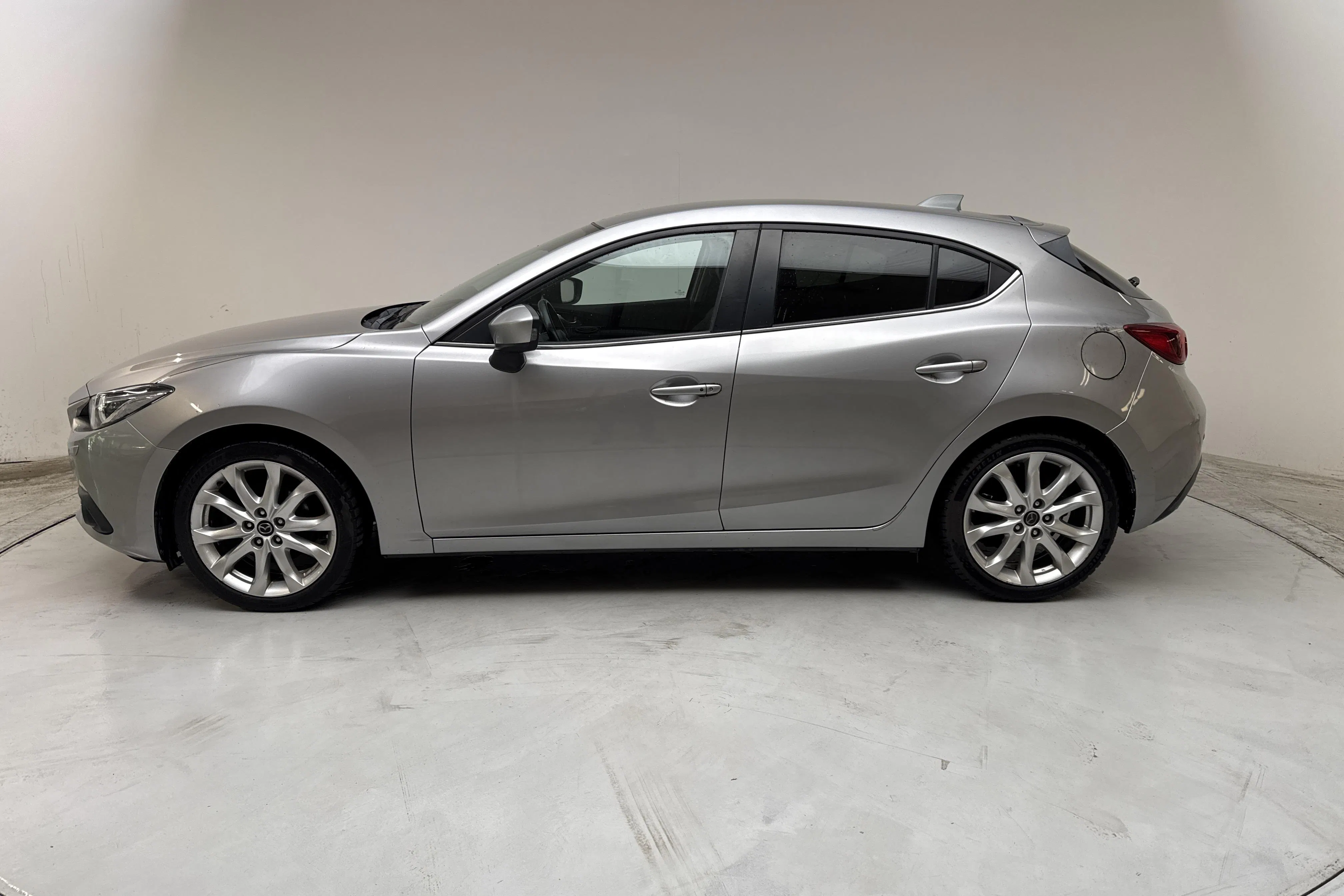 Presentation photo 2 of 12: Mazda 3 2.0 5dr (165hk) - 133 340 km - Manual - gray - 2014
