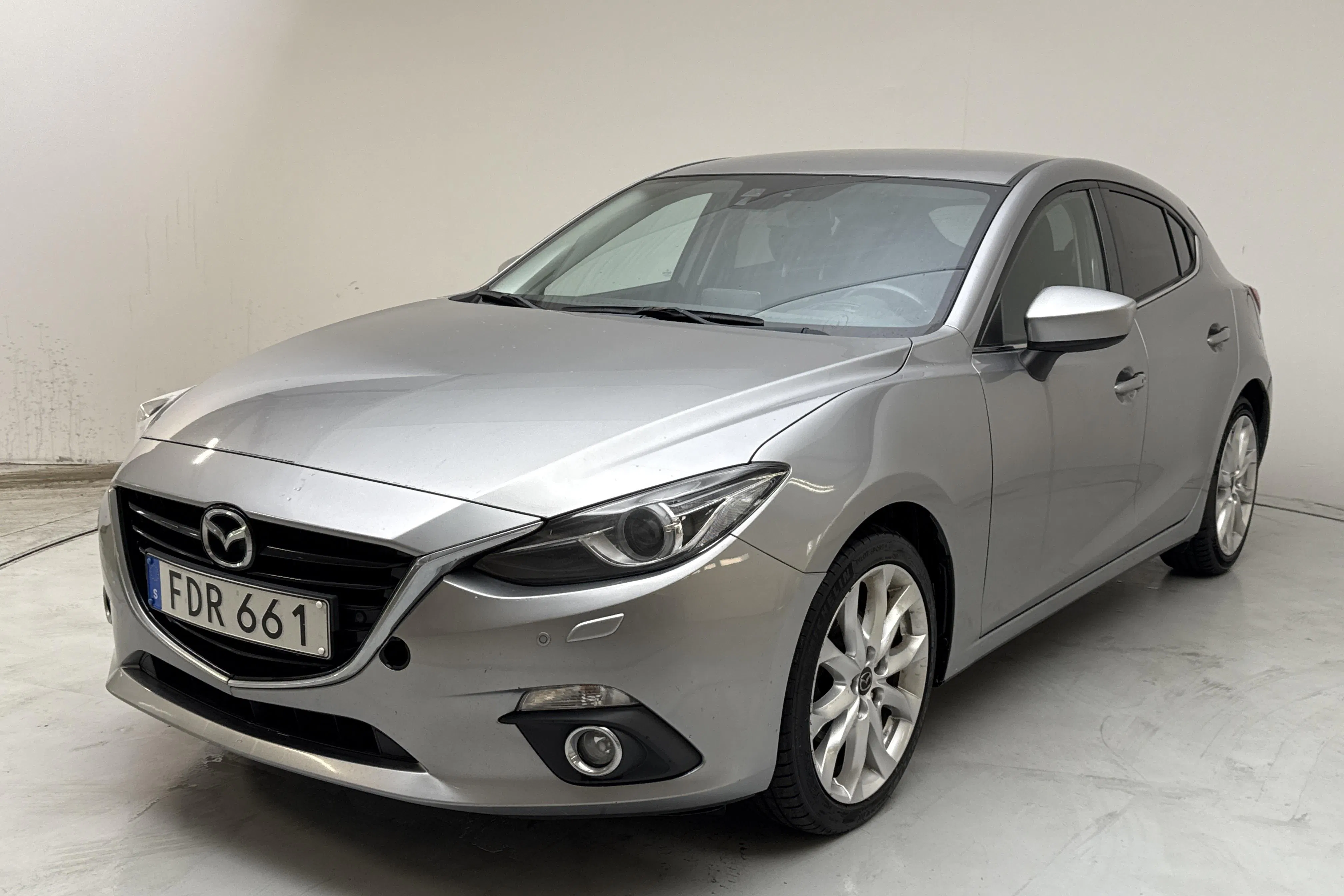 Presentation photo 1 of 12: Mazda 3 2.0 5dr (165hk) - 133 340 km - Manual - gray - 2014