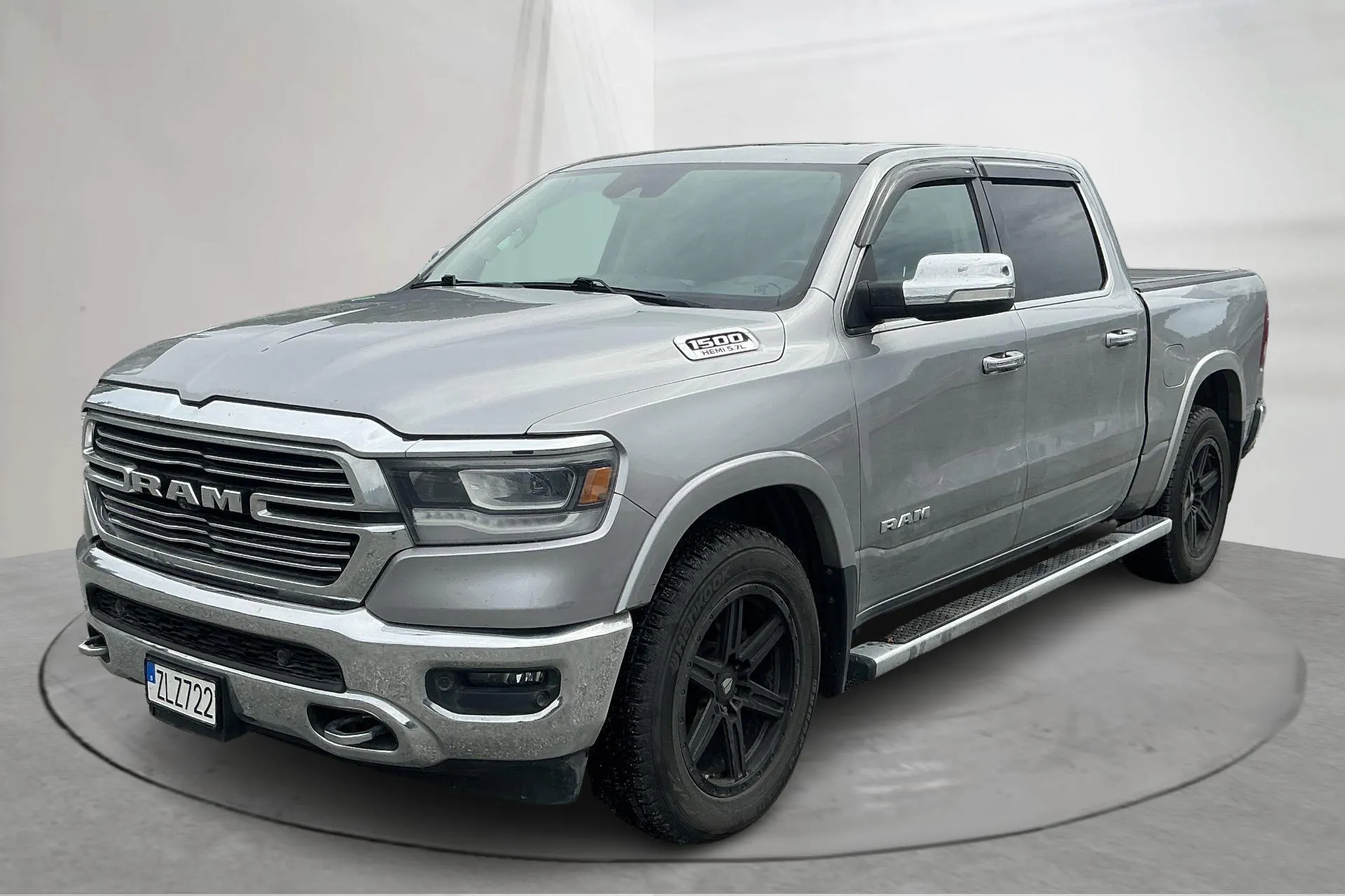 Presentation photo 1 of 20: Dodge RAM 1500 5.7 (395hk) - 169 250 km - Automatic - light grey - 2019