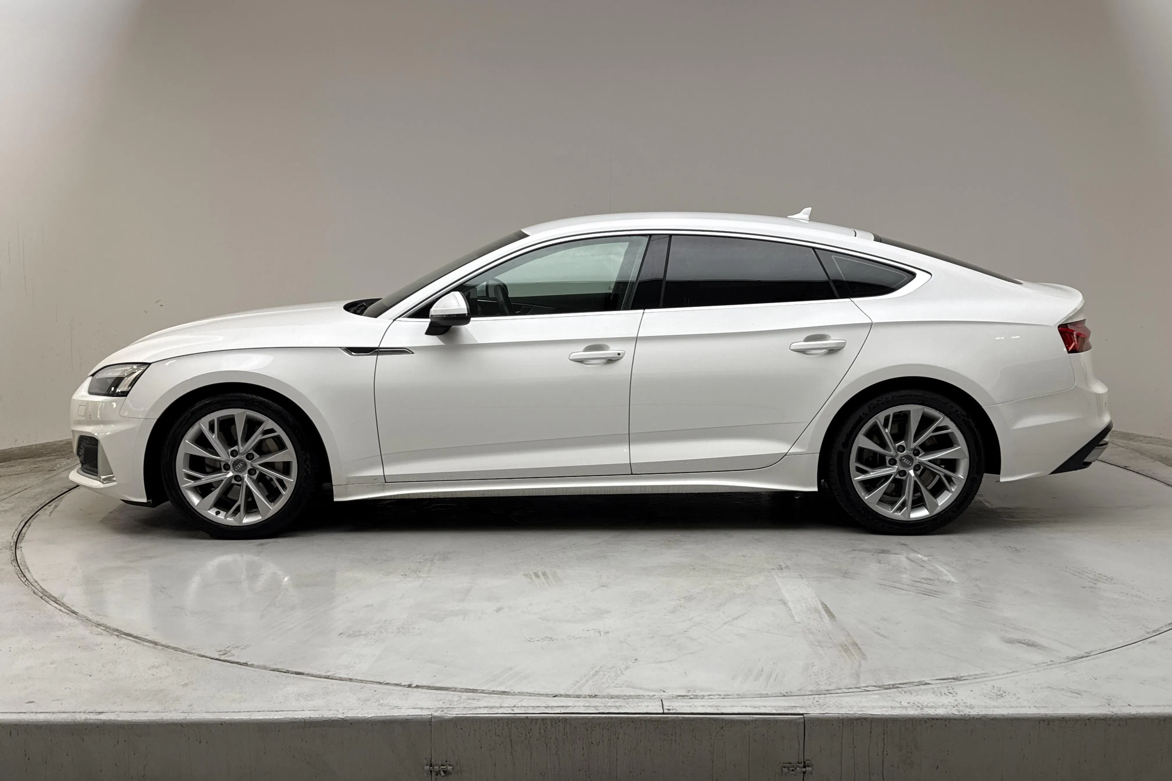 Presentation photo 2 of 13: Audi A5 Sportback 45 TFSI quattro (245hk) - 71 680 km - Automatic - white - 2020