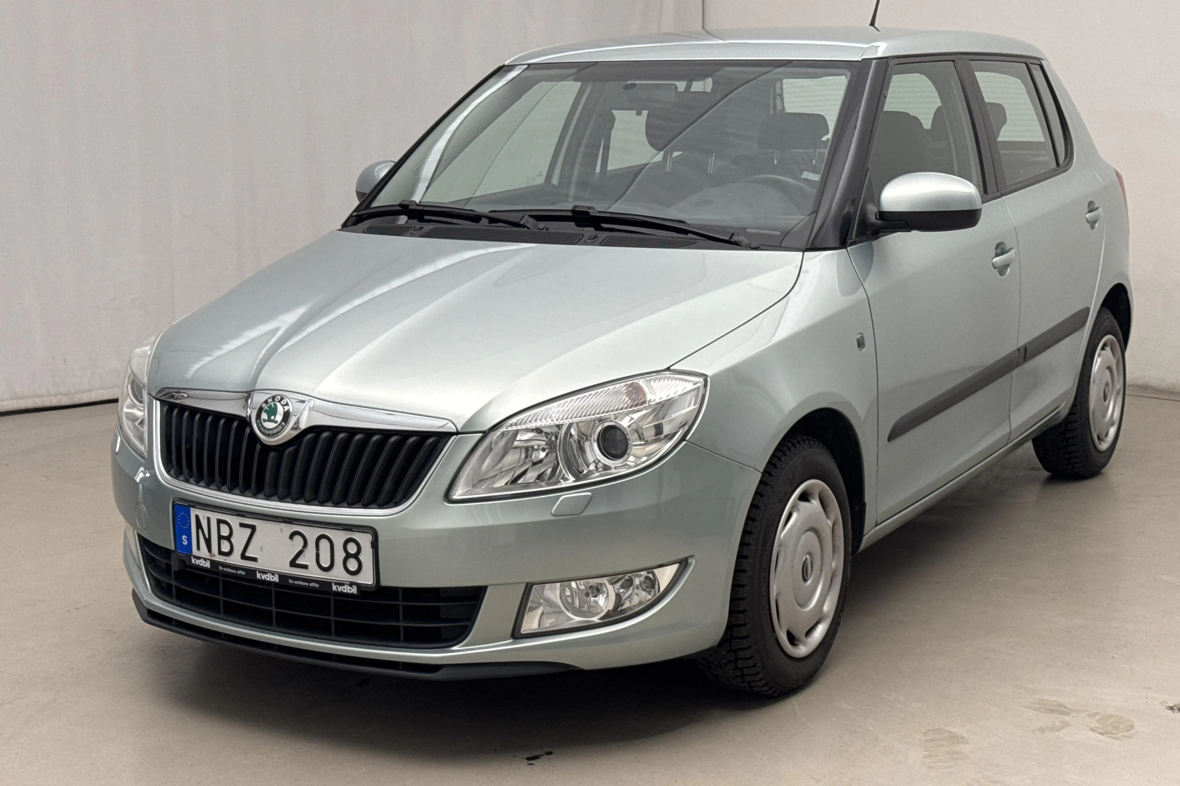 Presentation photo 1 of 13: Skoda Fabia 1.2 TSI (86hk) - 73 040 km - Manual - light green - 2013