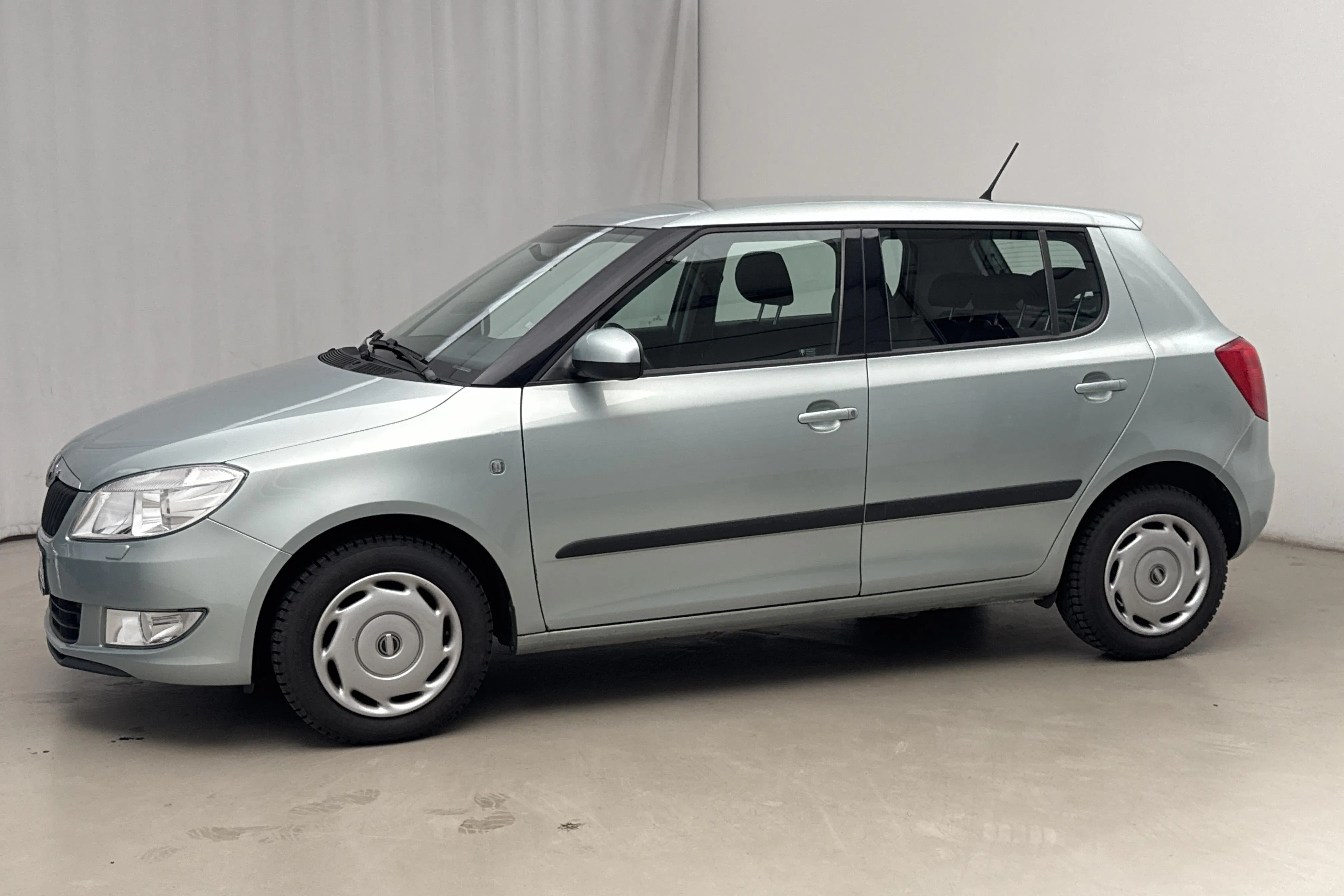 Presentation photo 2 of 13: Skoda Fabia 1.2 TSI (86hk) - 73 040 km - Manual - light green - 2013