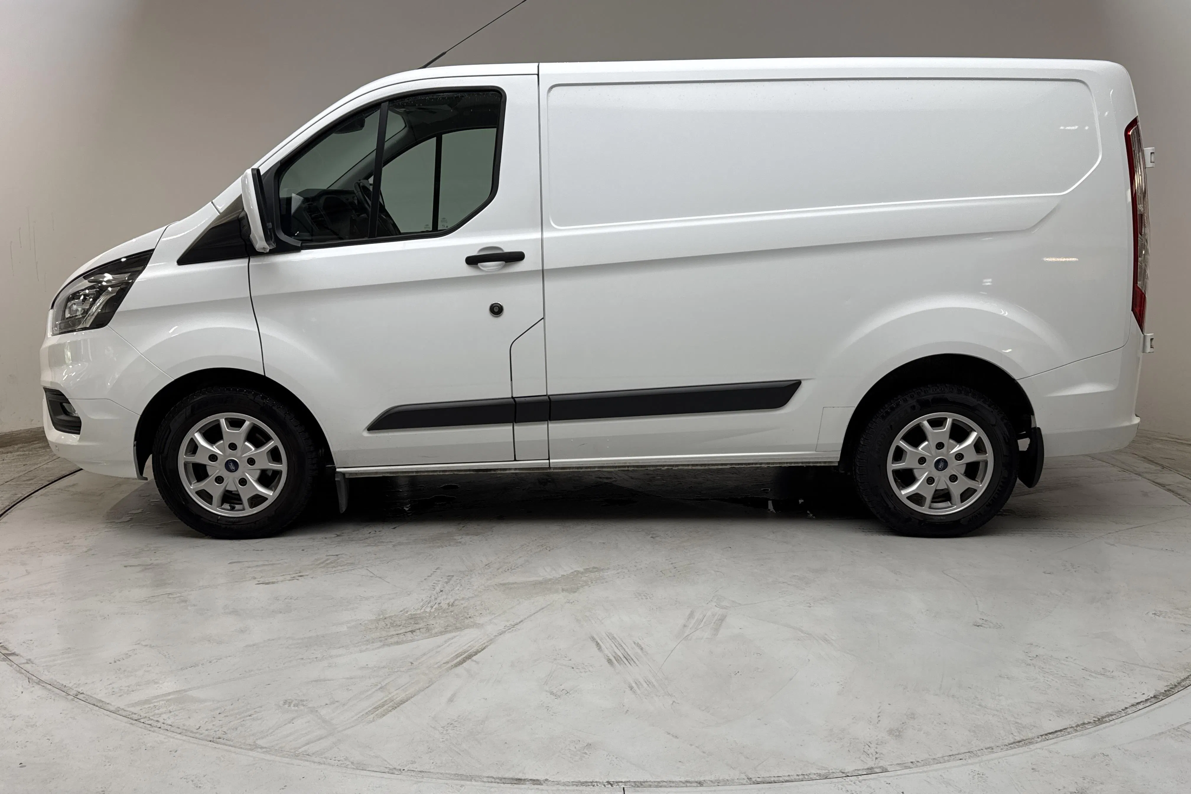 Presentation photo 2 of 12: Ford Transit Custom 280 MHEV (130hk) - 82 800 km - Automatic - white - 2022