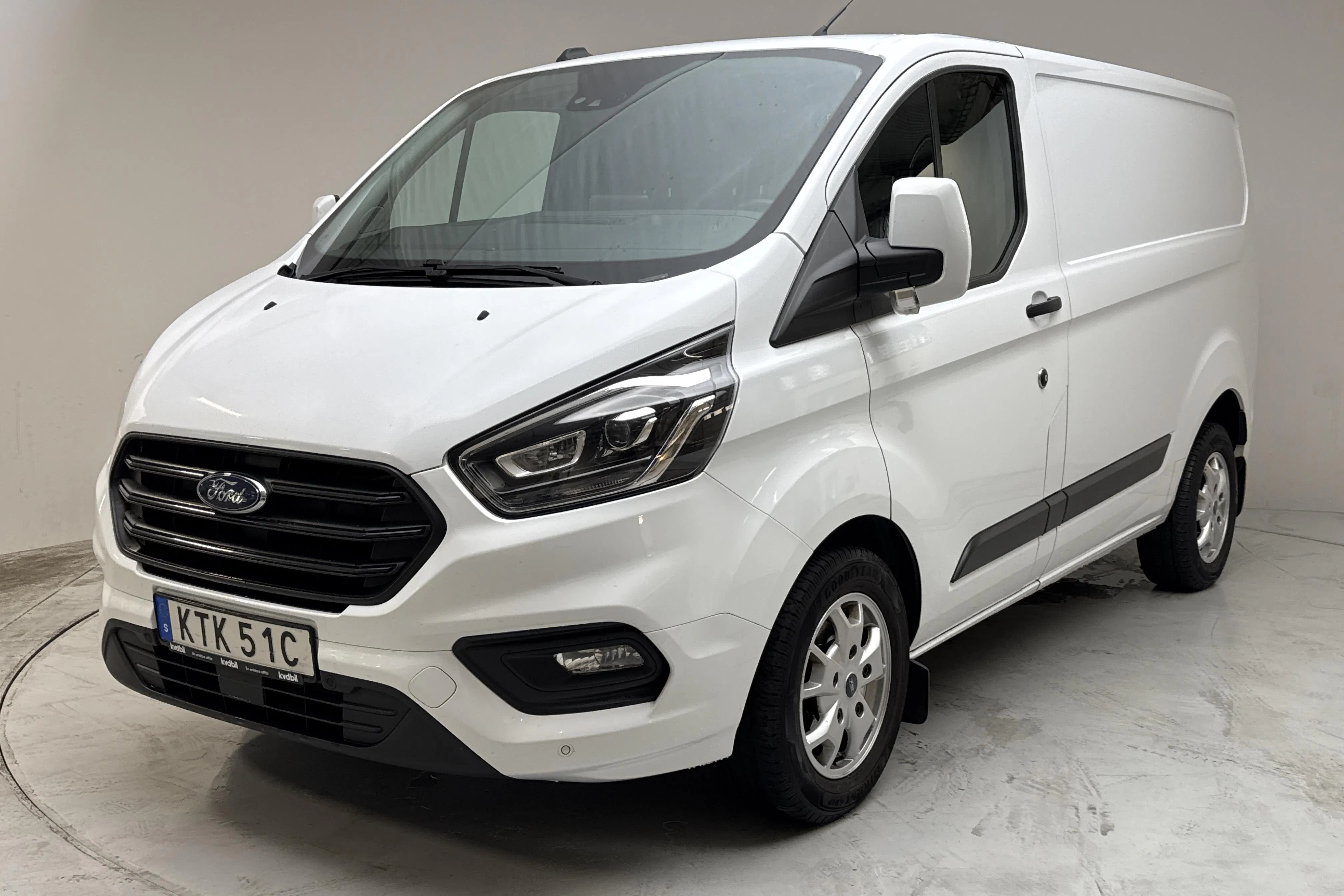 Presentation photo 1 of 12: Ford Transit Custom 280 MHEV (130hk) - 82 800 km - Automatic - white - 2022