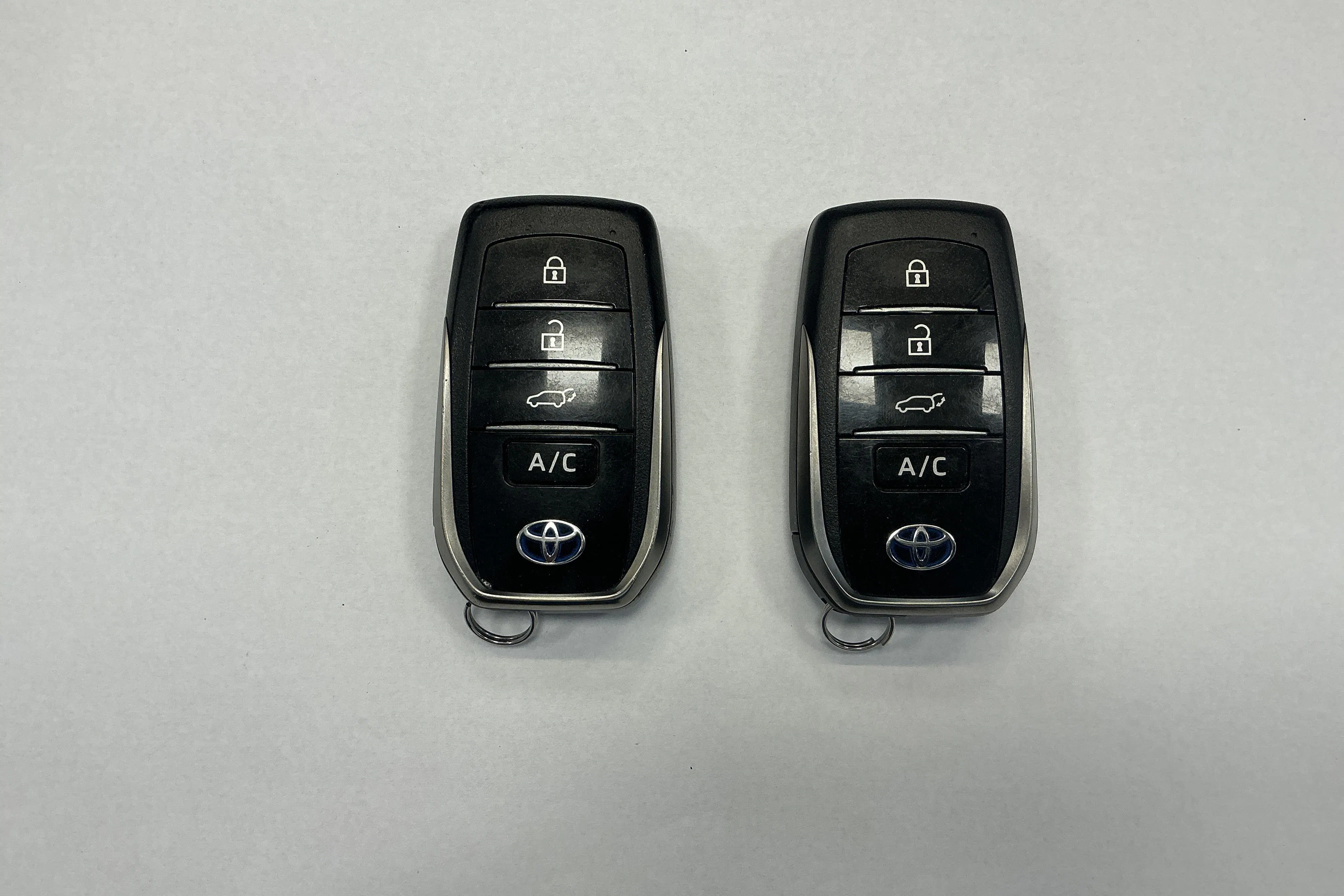 Presentationsfoto 16 av 16: Toyota RAV4 2.5 Plug-in Hybrid AWDi (306hk) - 7 098 mil - Automat - grå - 2022
