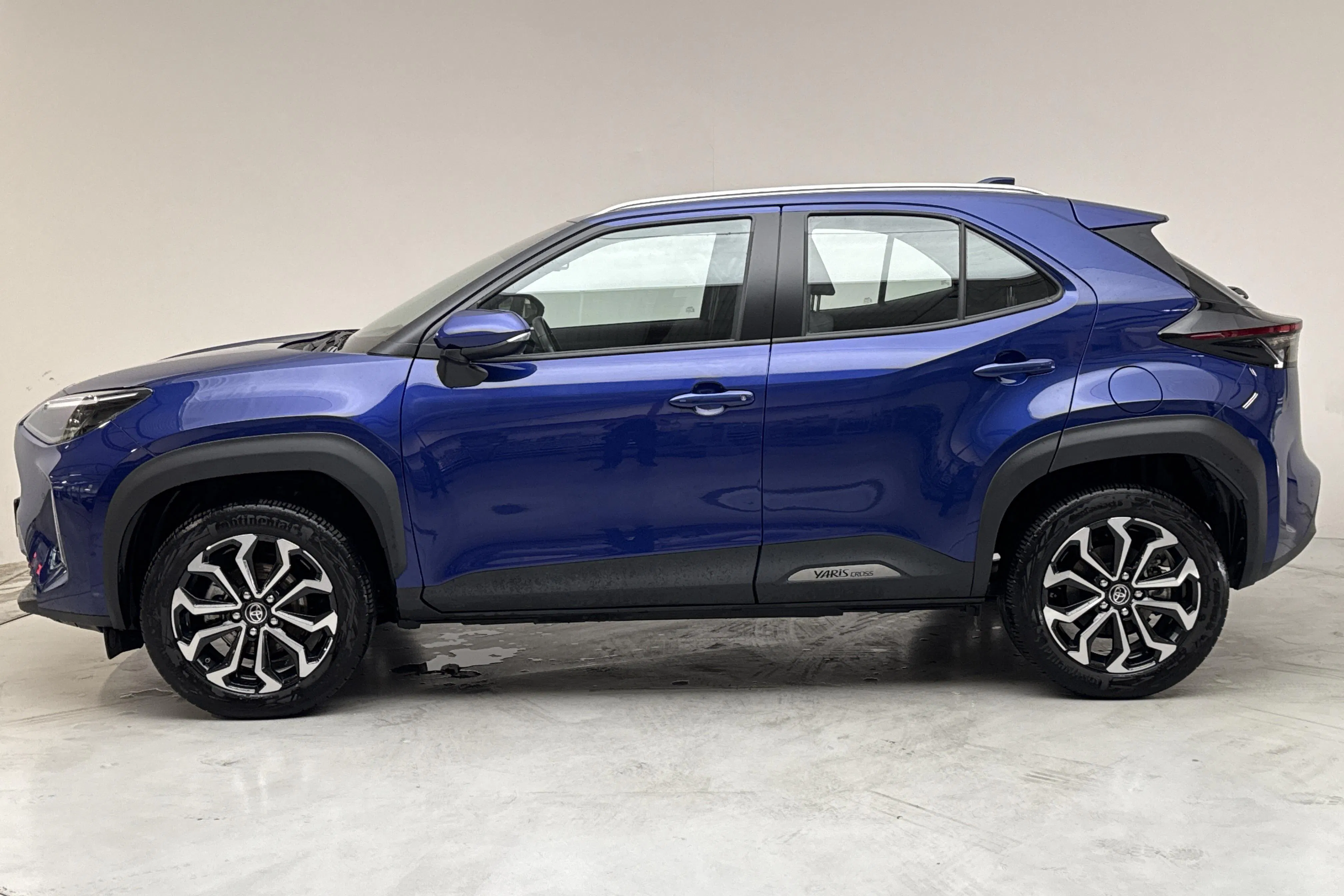 Presentation photo 2 of 14: Toyota Yaris Cross 1.5 Hybrid AWD (116hk) - 19 870 km - Automatic - dark blue - 2022