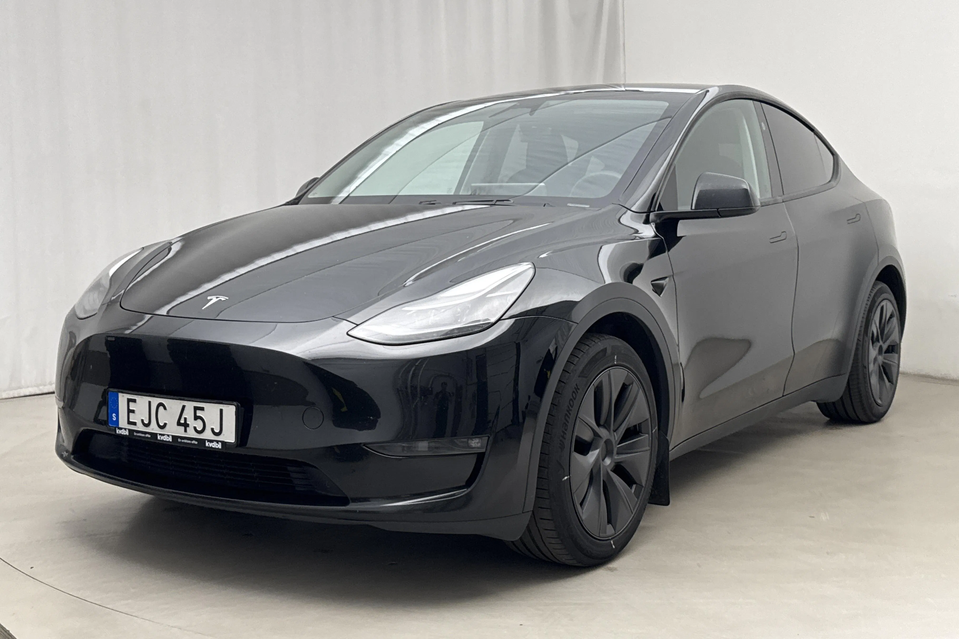 Presentationsfoto 1 av 19: Tesla Model Y Long Range Dual Motor AWD - 13 020 mil - Automat - svart - 2024