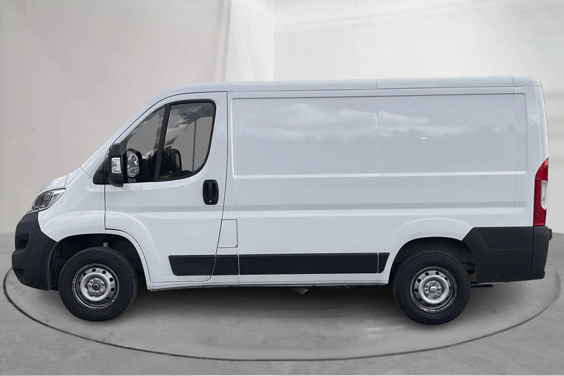 Presentationsfoto 2 av 12: Citroën Jumper II BlueHDi Skåp (120hk) - 962 mil - Manuell - vit - 2023