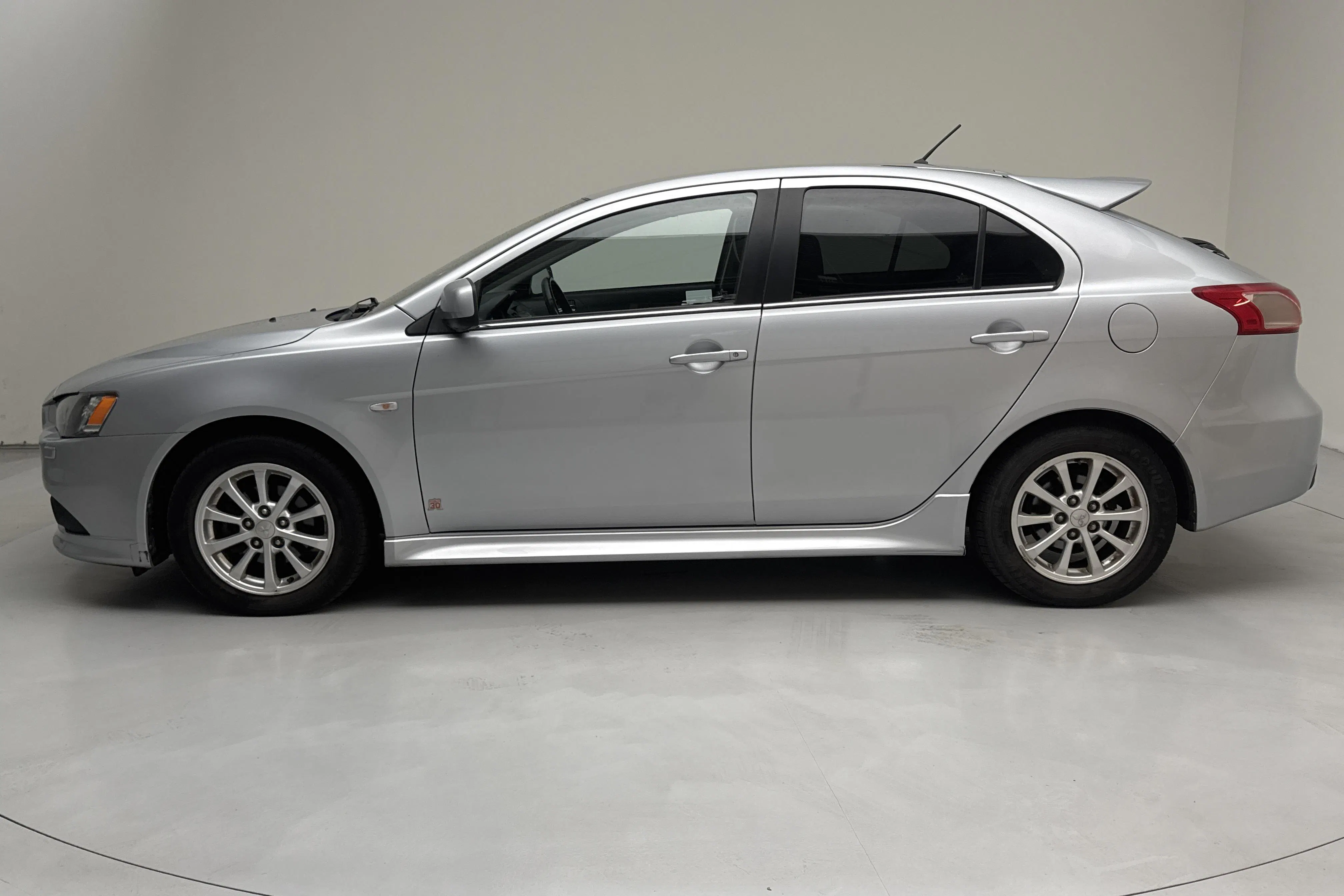 Presentation photo 2 of 10: Mitsubishi Lancer 1.8 Sportback (140hk) - 152 980 km - Manual - silver - 2011